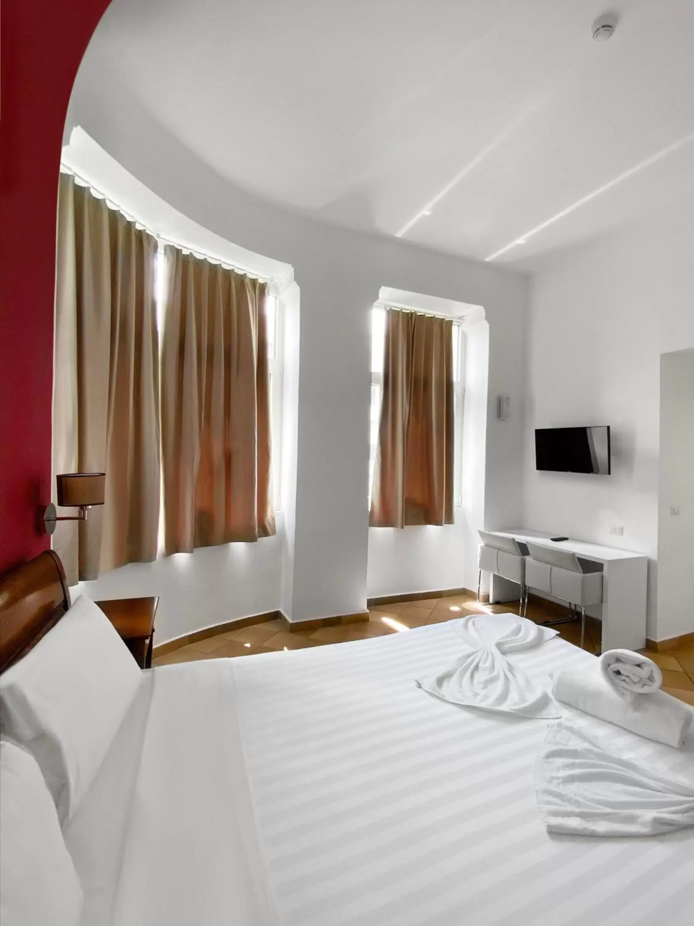 Photo of the whole room, Bed in Roma Resort Colosseum