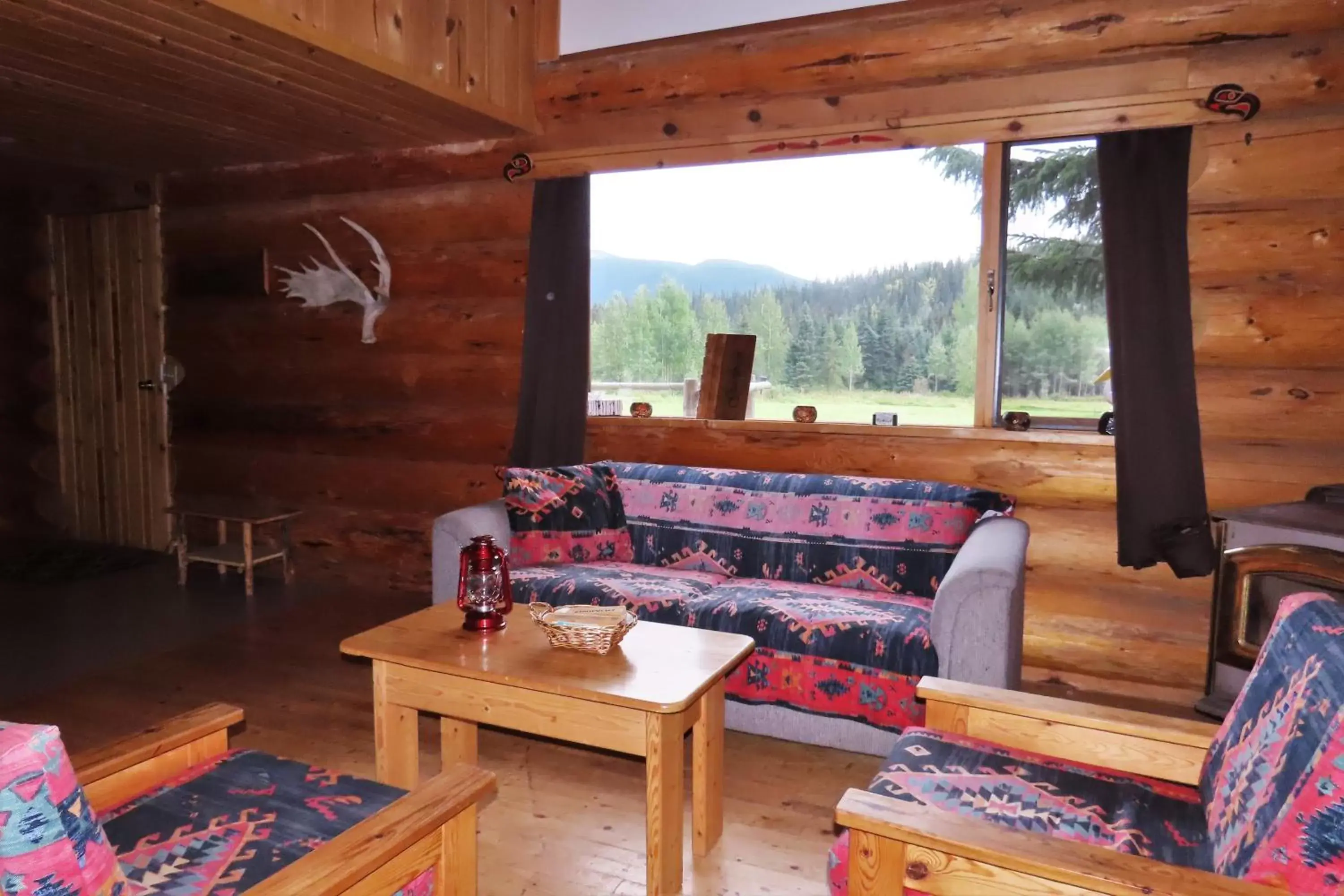 Living room, Seating Area in Rocky Ridge Resort-BC