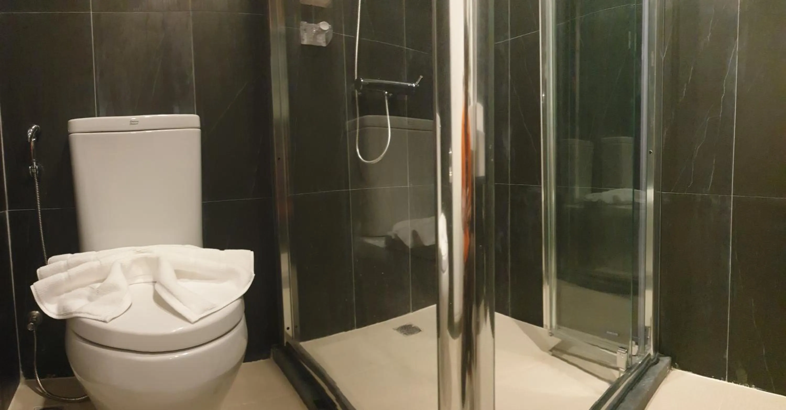 Bathroom in Vinary Hotel Sukhumvit