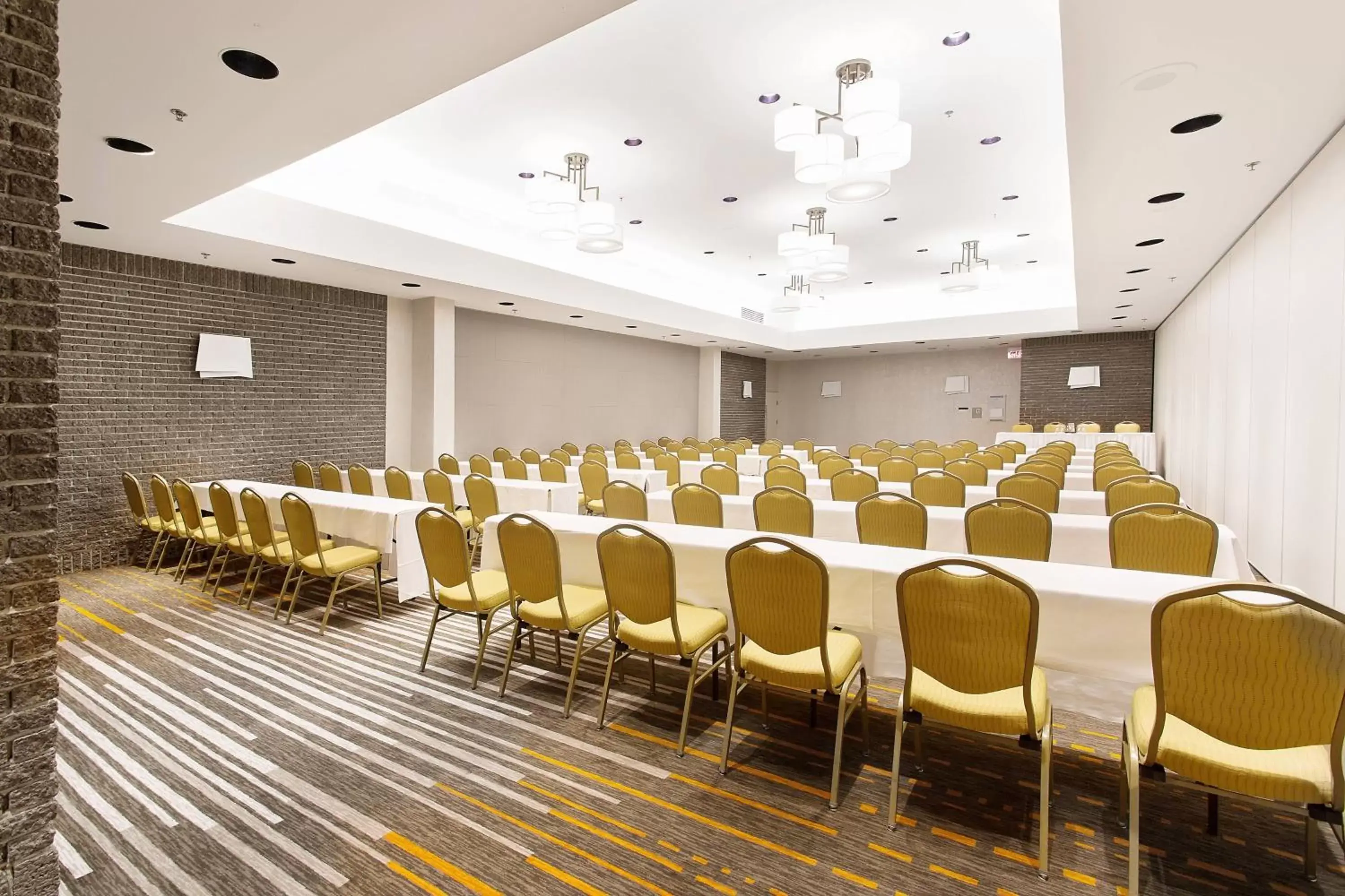 Meeting/conference room in Delta Hotels by Marriott Quebec