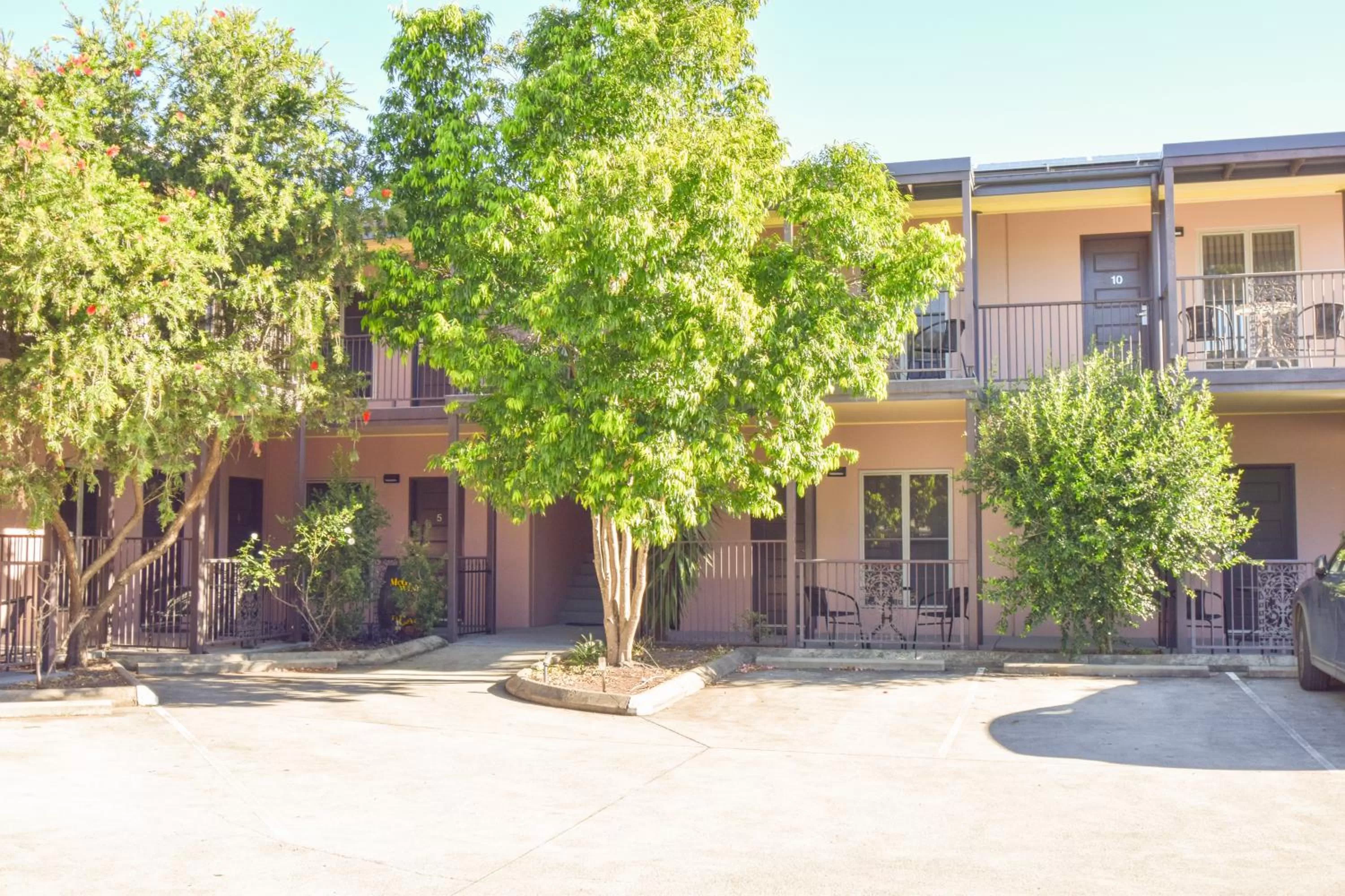 Property building in Station Hotel Motel Kurri