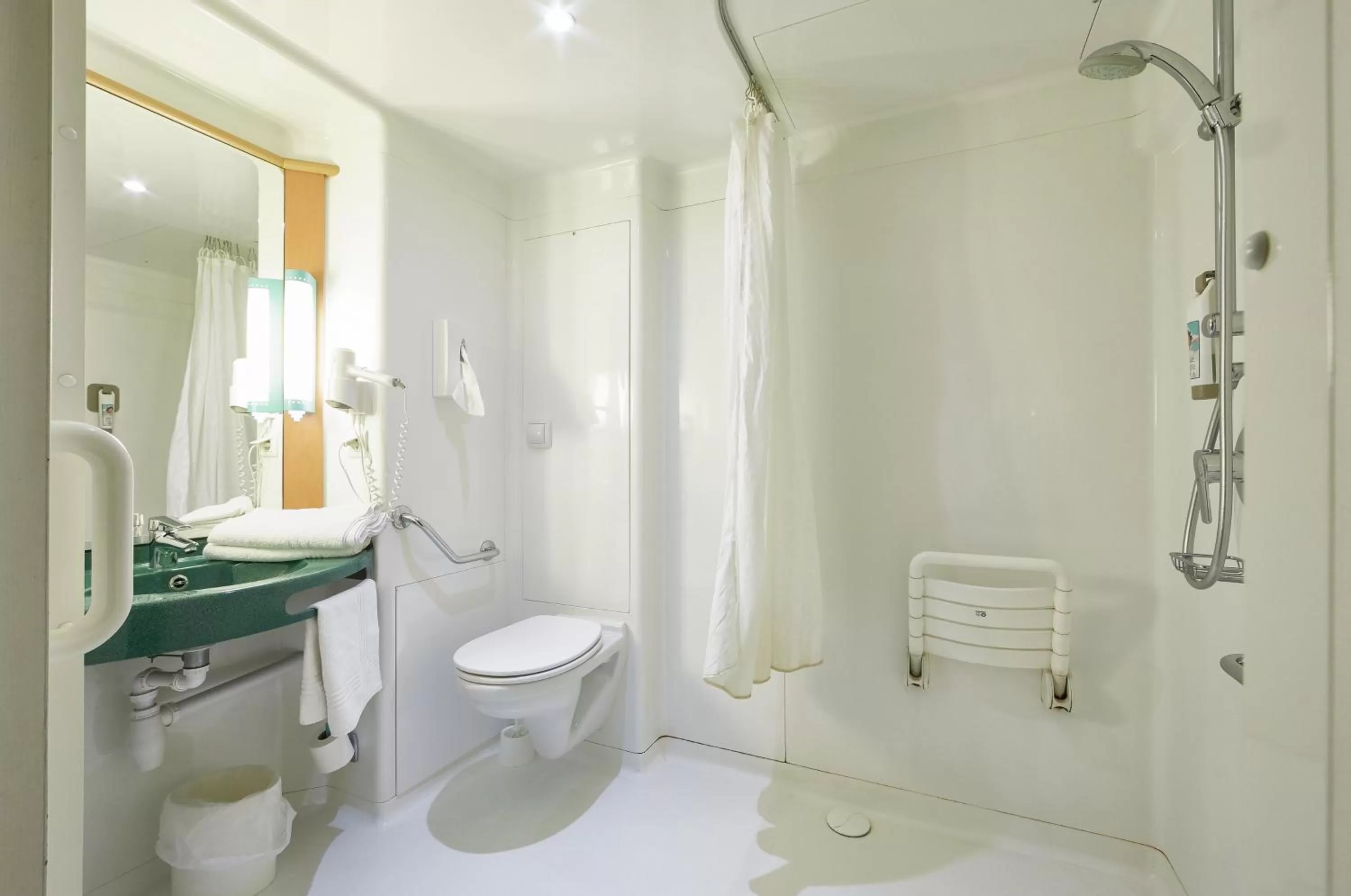 Bathroom in ibis London Shepherds Bush - Hammersmith