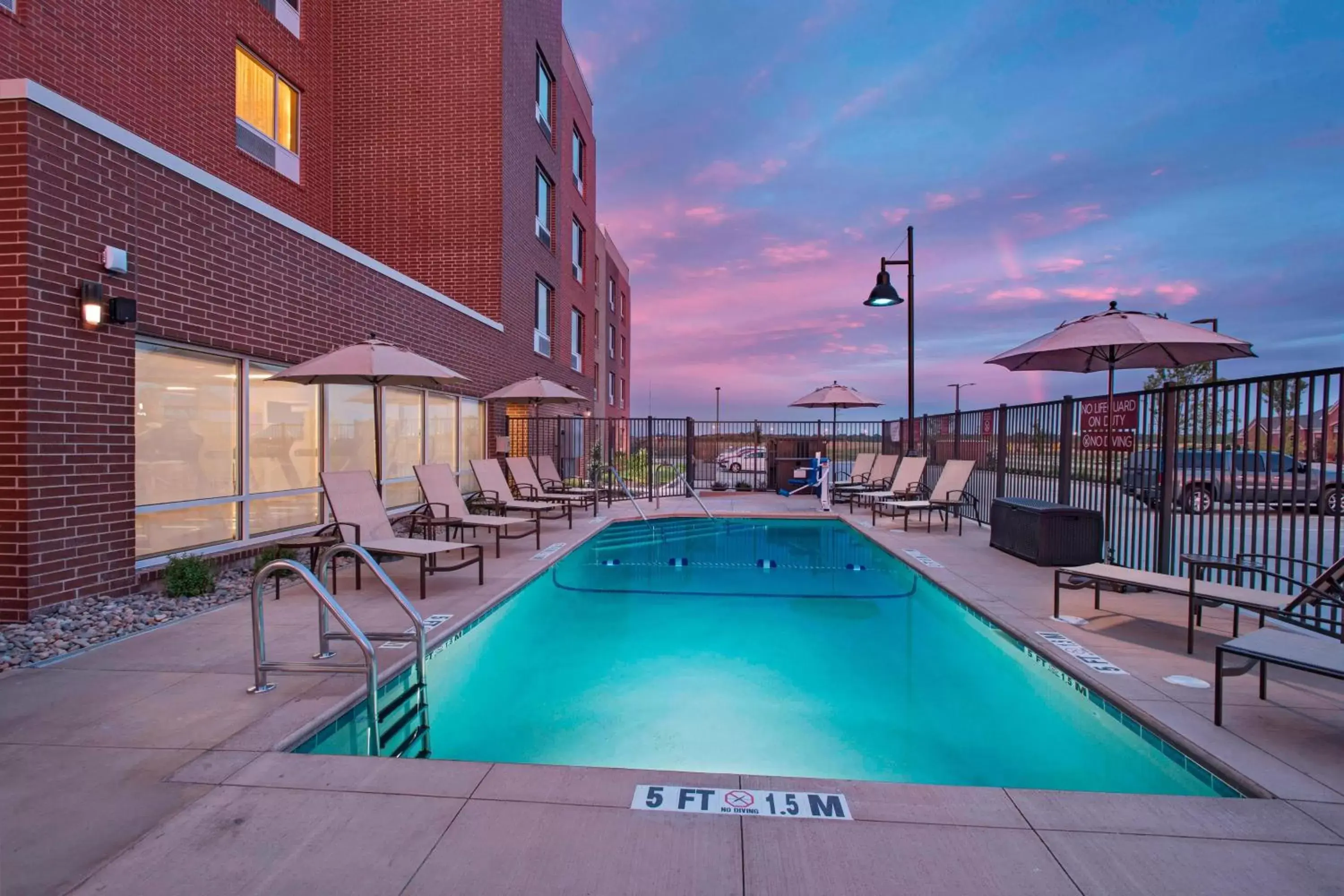 Swimming Pool in TownePlace Suites by Marriott Columbia