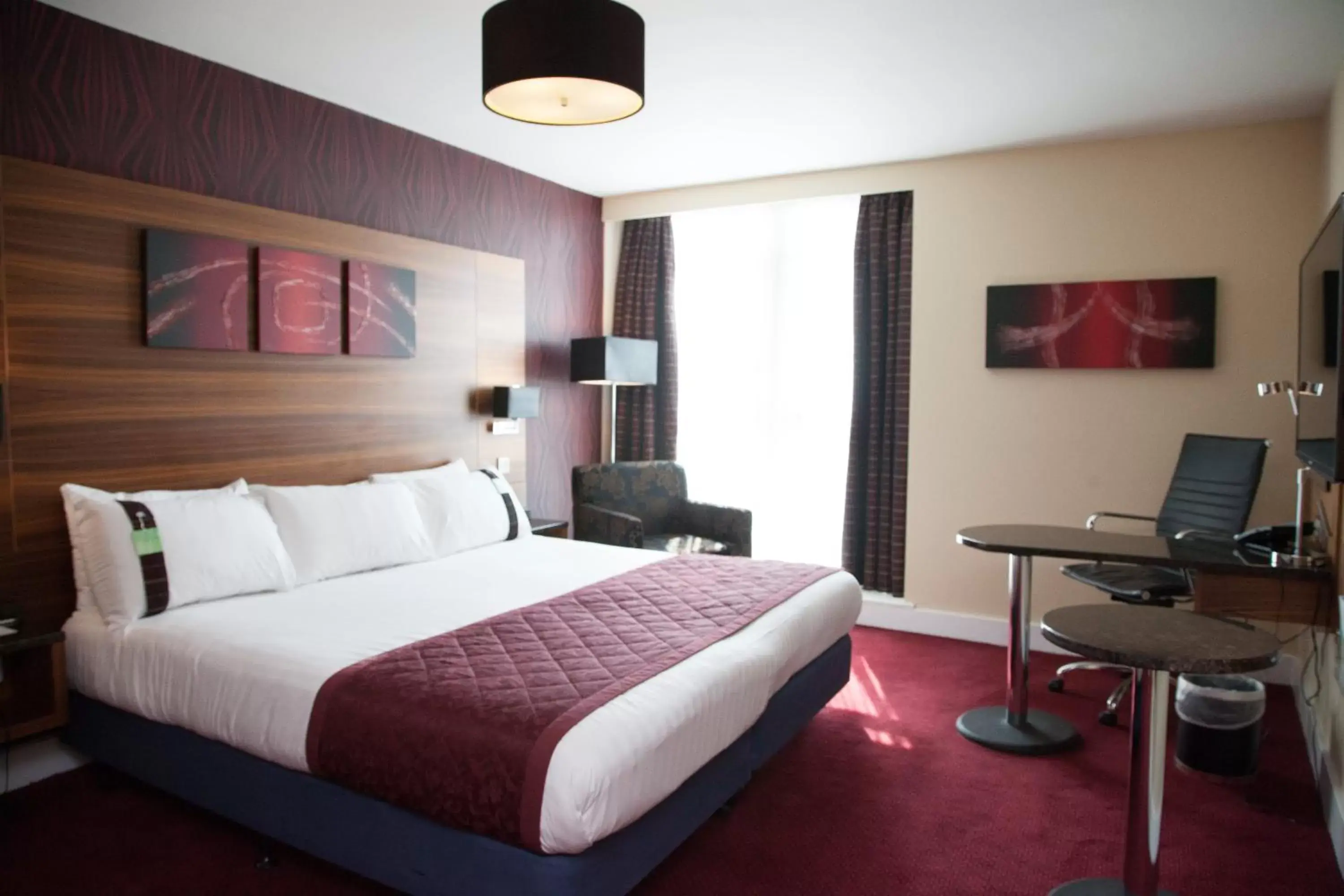 Photo of the whole room, Bed in Holiday Inn Birmingham City, an IHG Hotel
