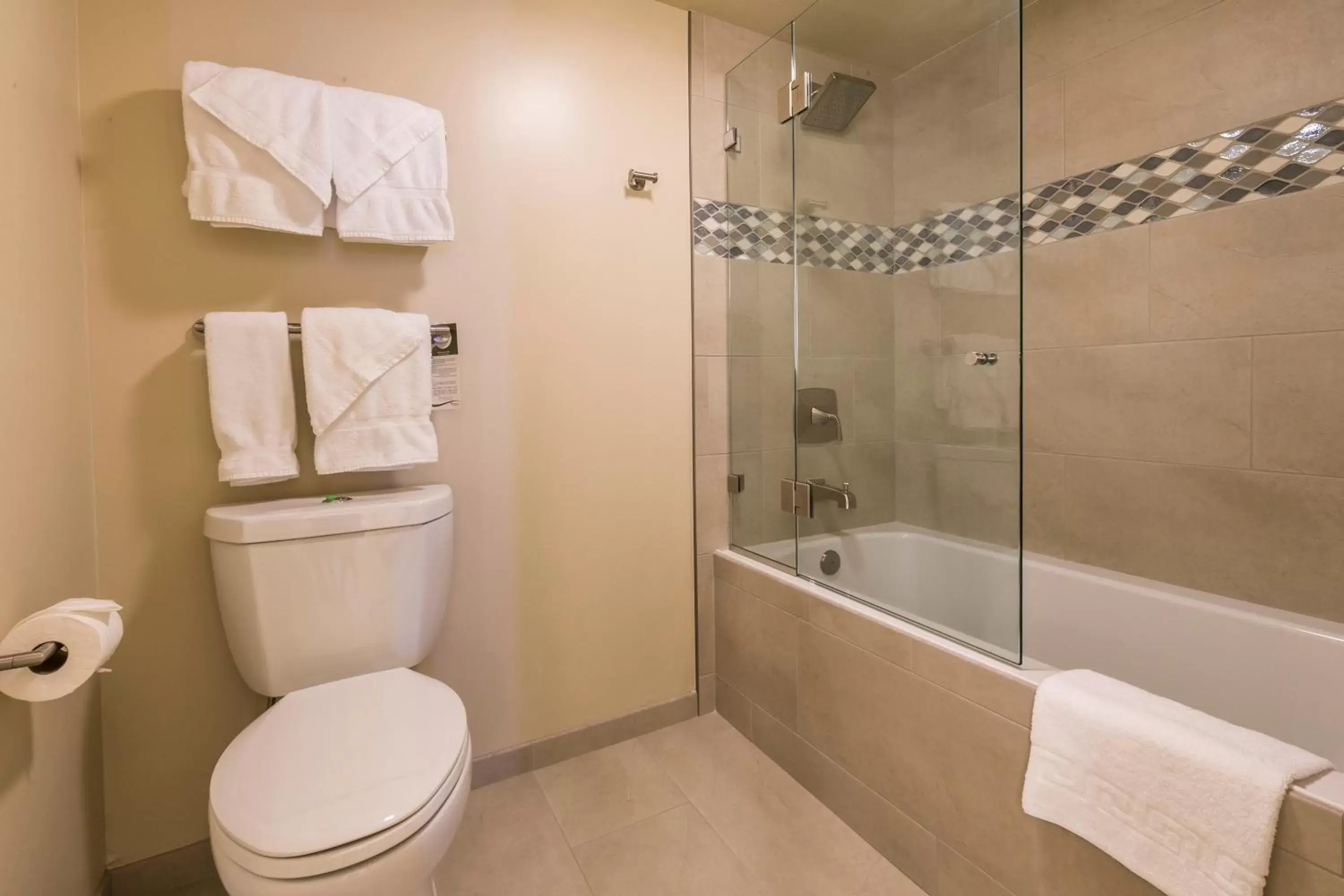 Toilet, Bathroom in Aston Waikiki Beach Tower