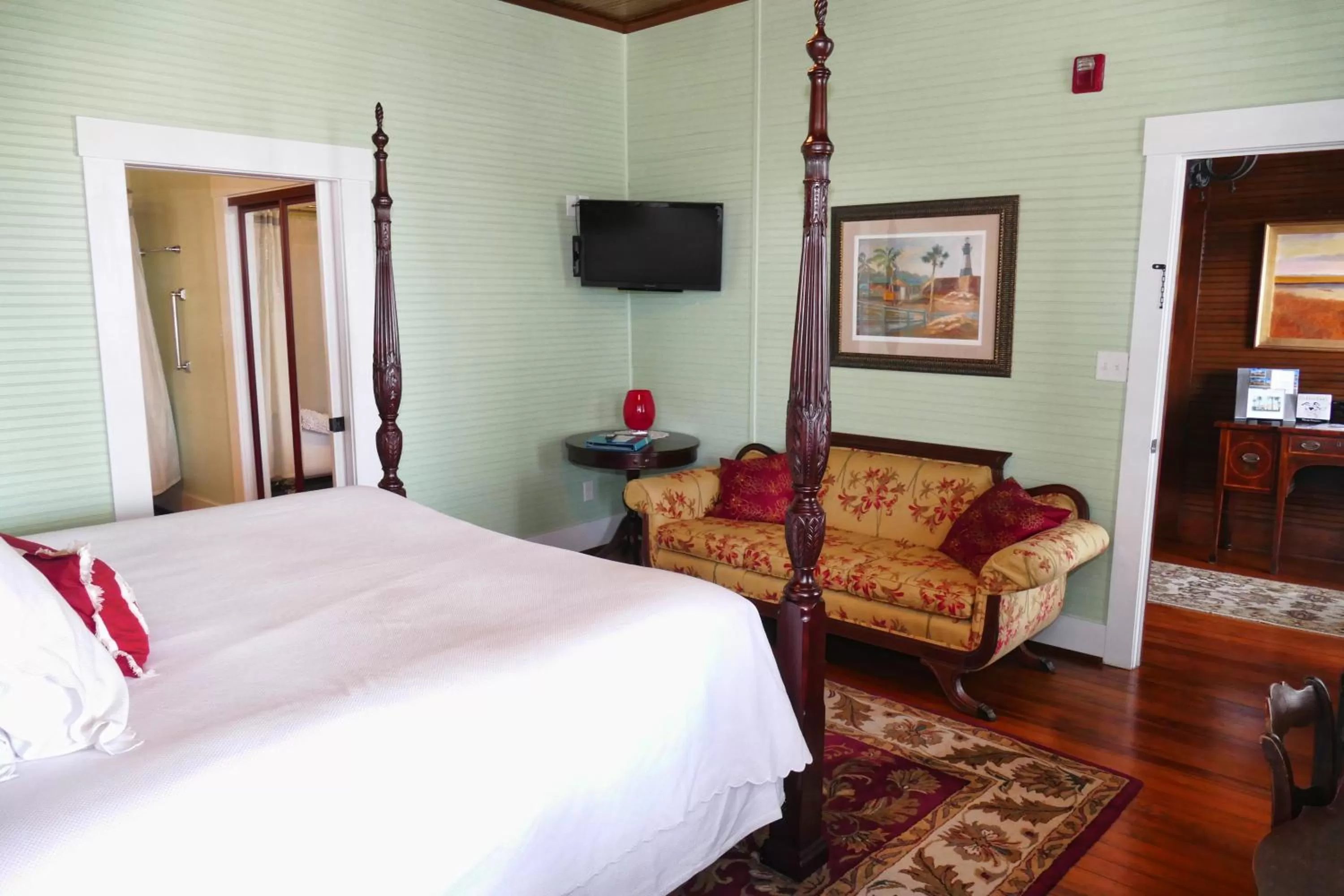 Bed in Beachview Inn and Spa