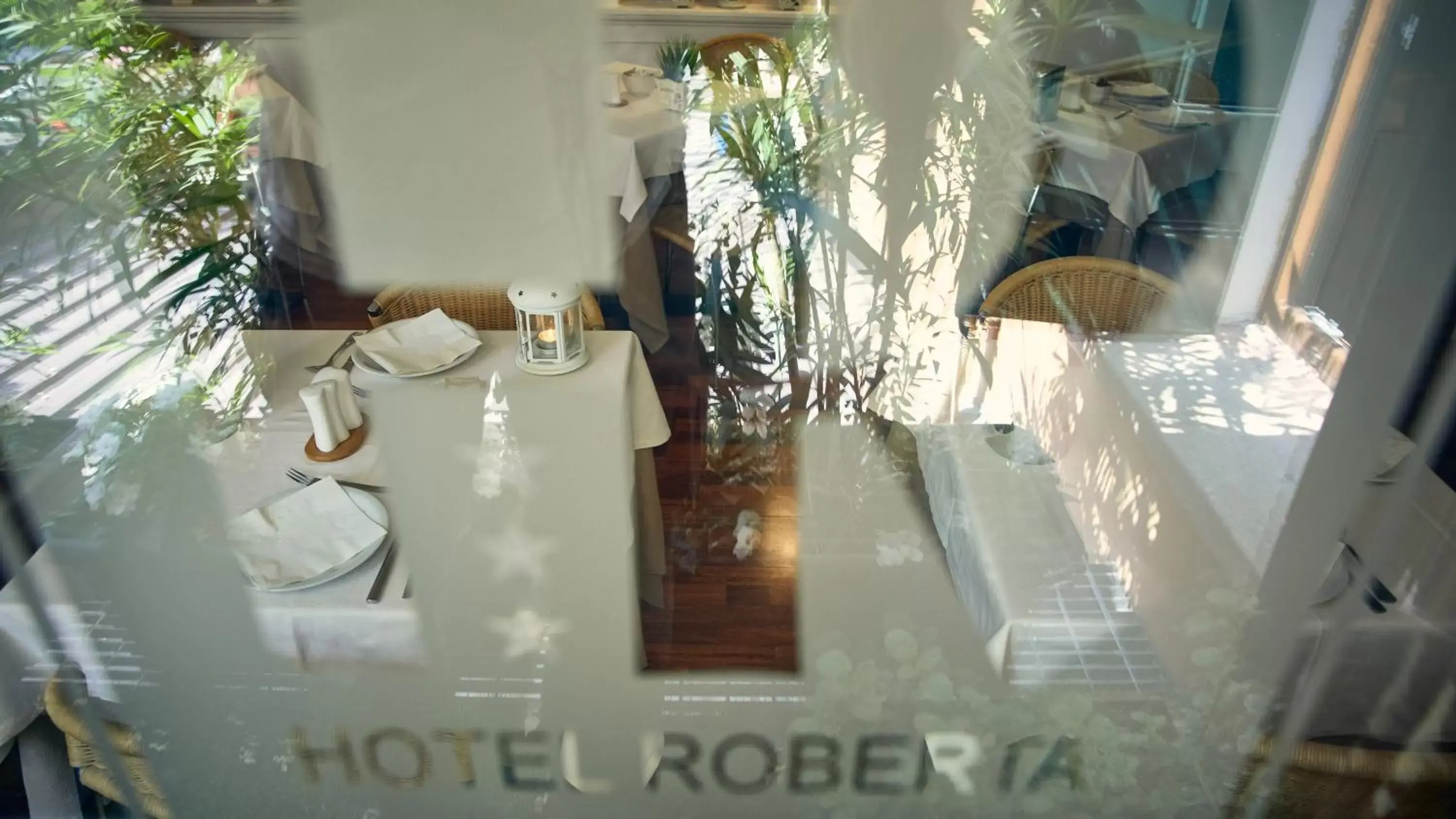 Restaurant/places to eat in Hotel Roberta