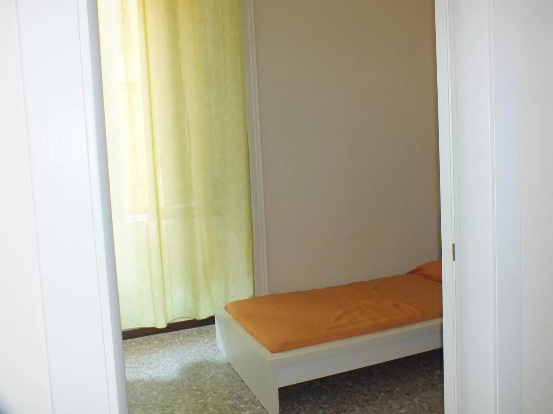 Photo of the whole room, Bed in O Sarracino B&B