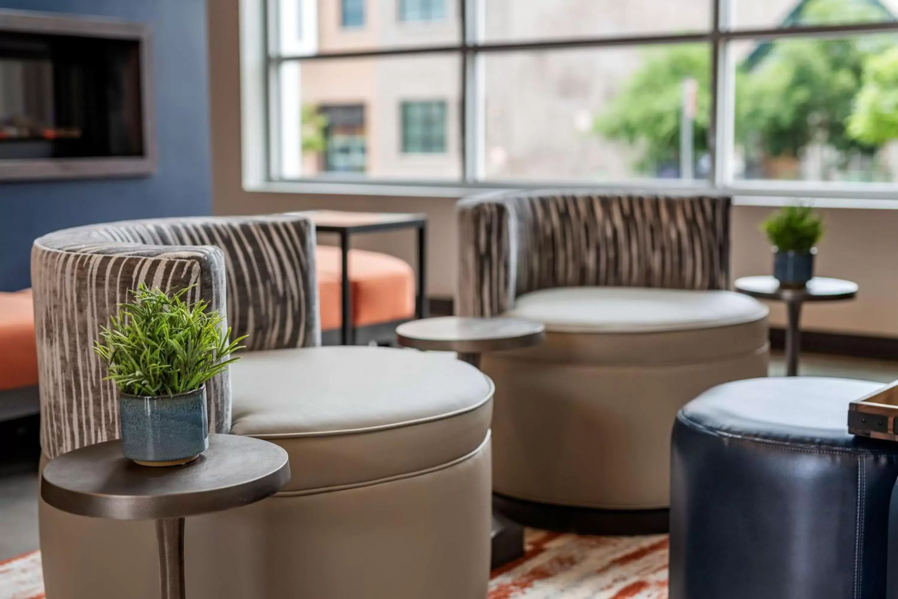 Lobby or reception, Lounge/Bar in Vīb Hotel by Best Western Denver RiNo