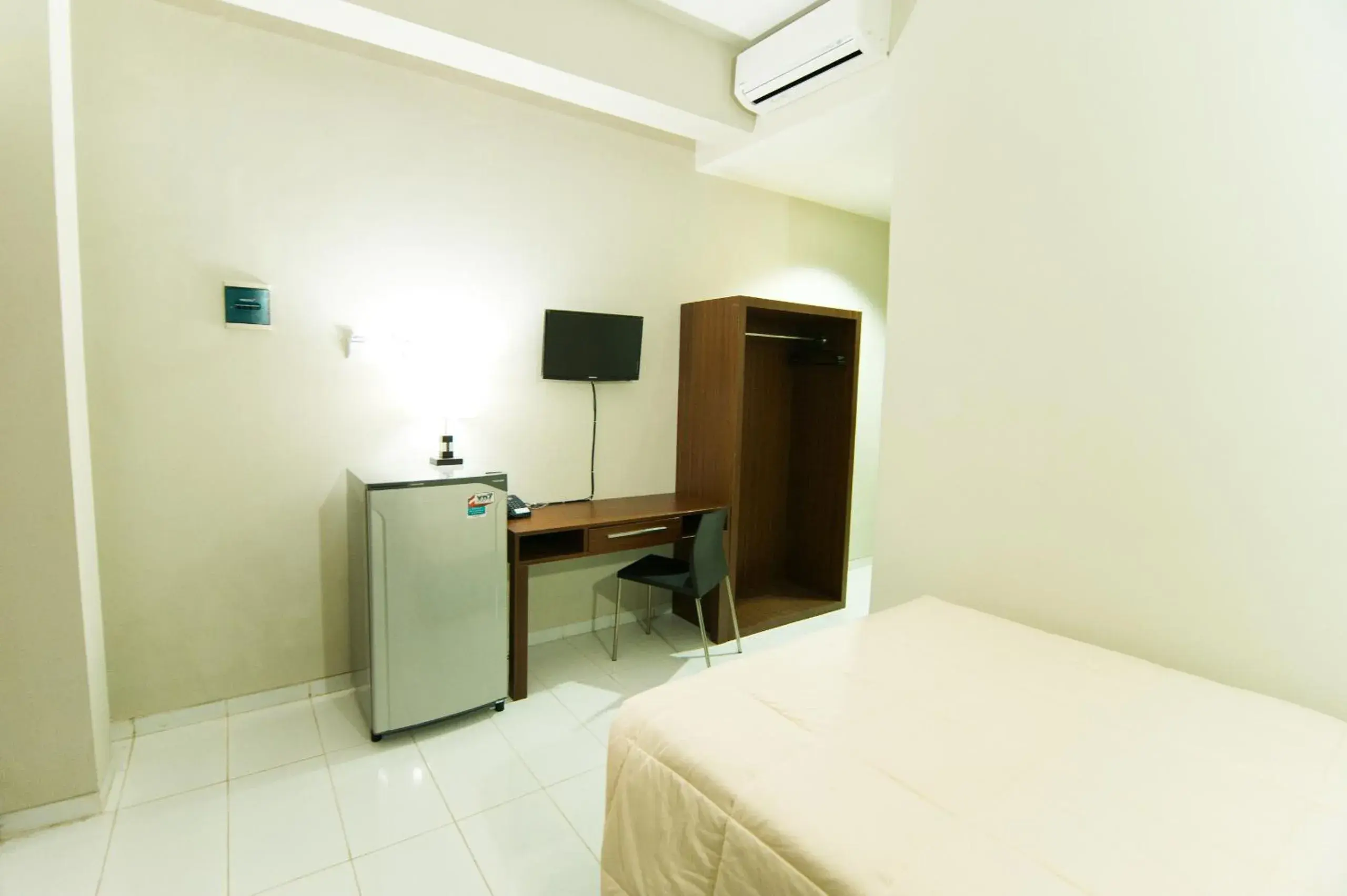 Photo of the whole room, Bed in Grace Setia Hotel