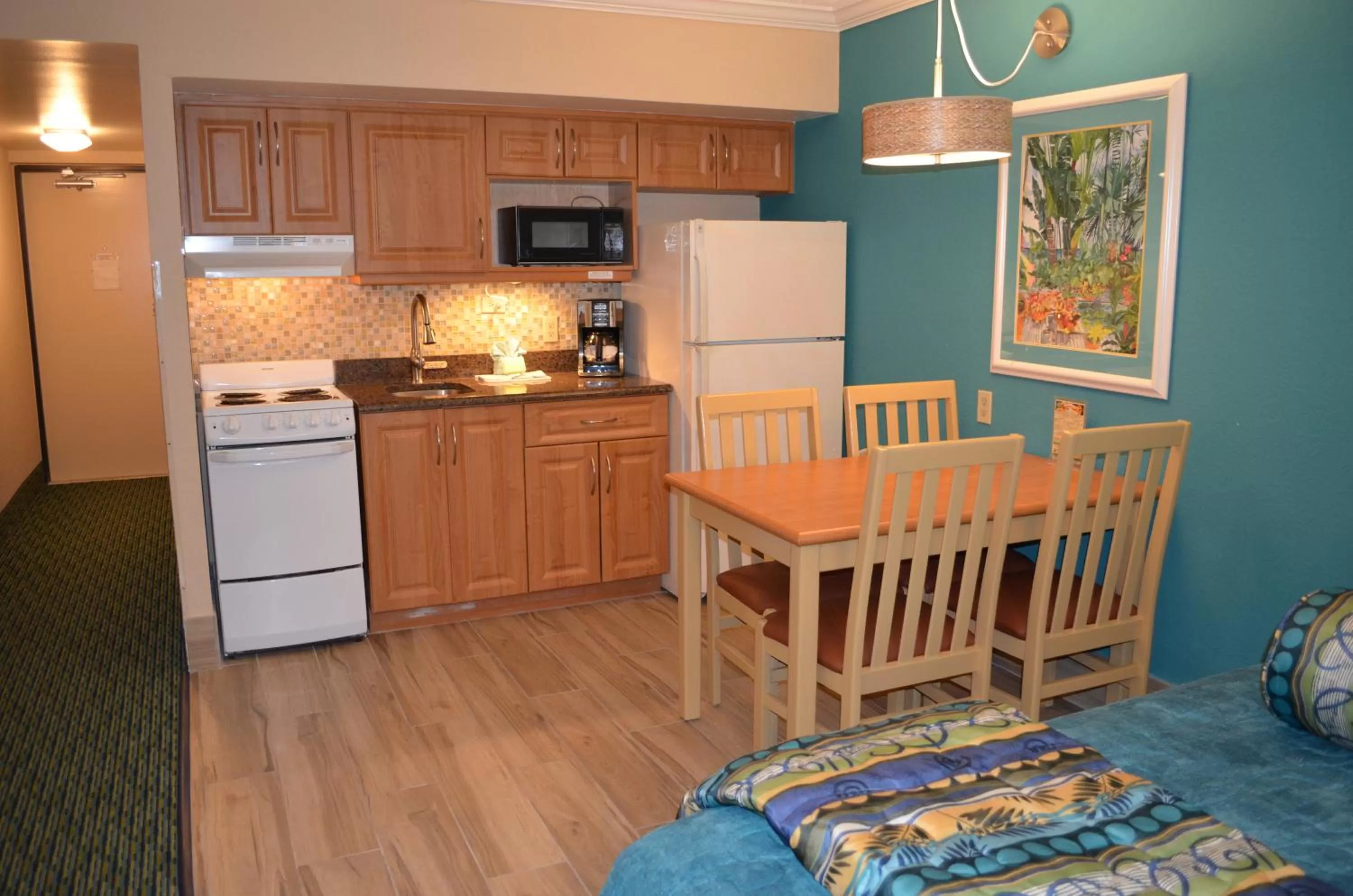 Kitchen or kitchenette in Sun Viking Lodge - Daytona Beach