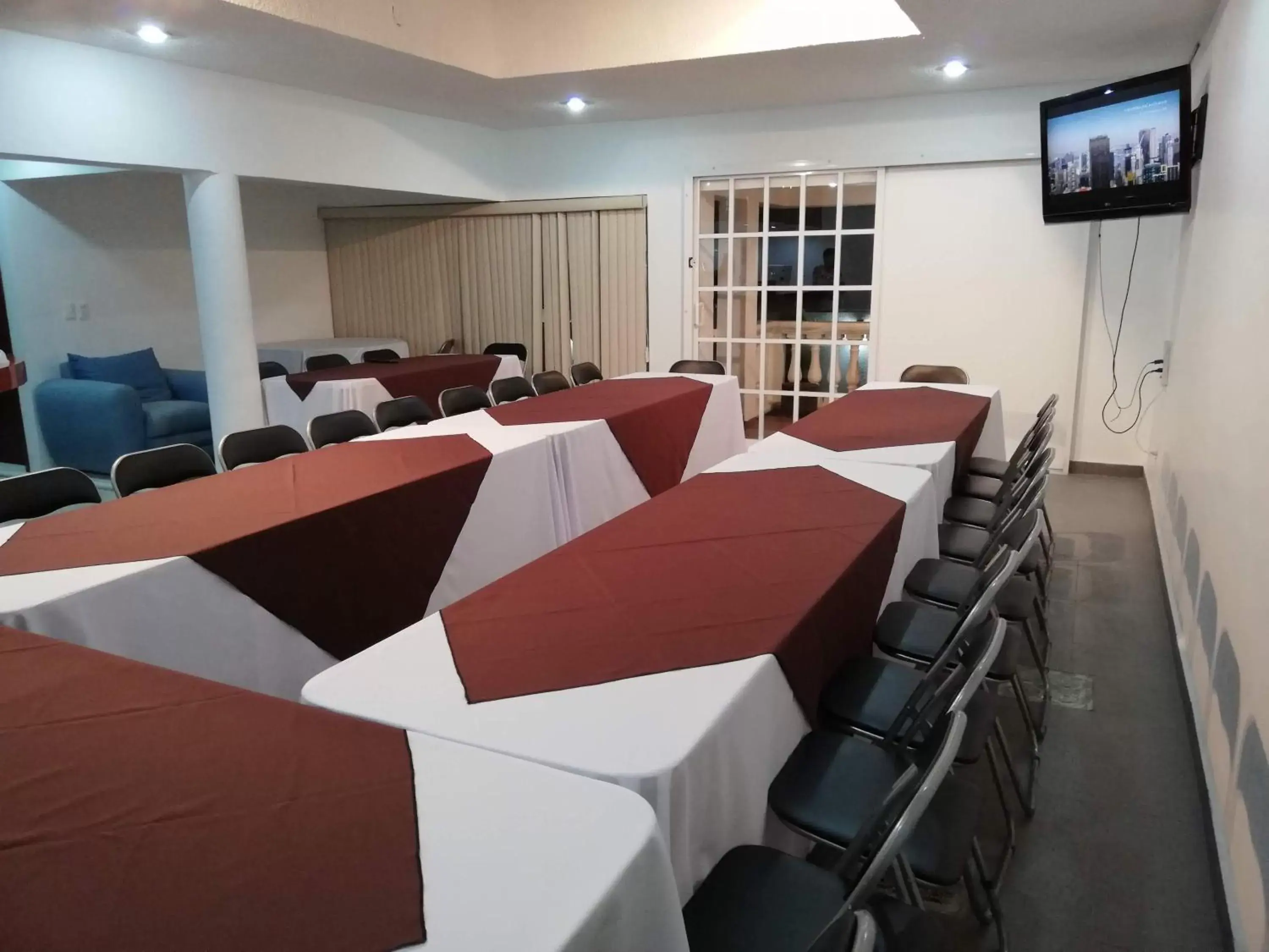 Meeting/conference room in La Aurora Hotel Like Home