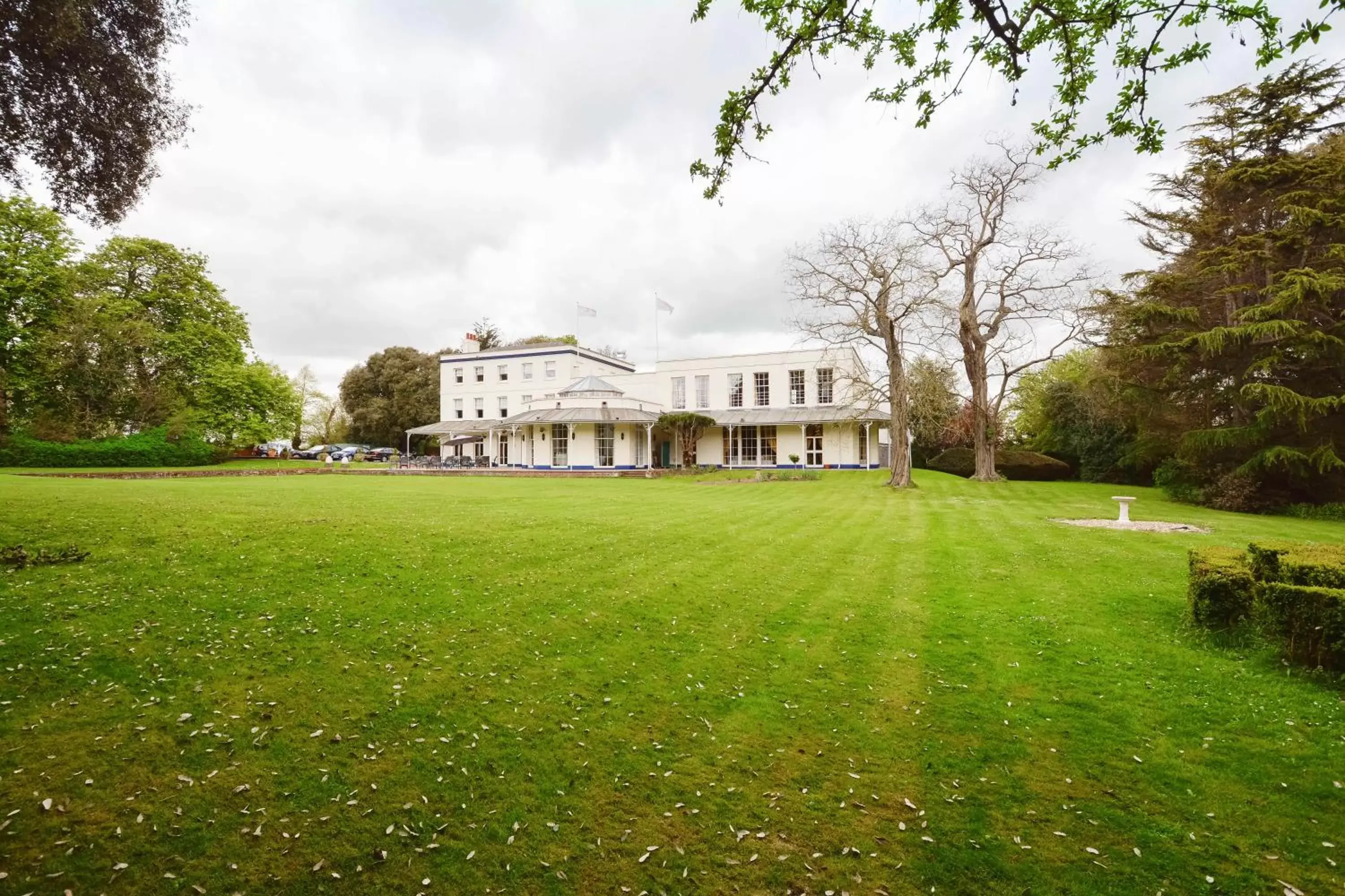 Garden, Property Building in Stifford Hall Hotel Thurrock