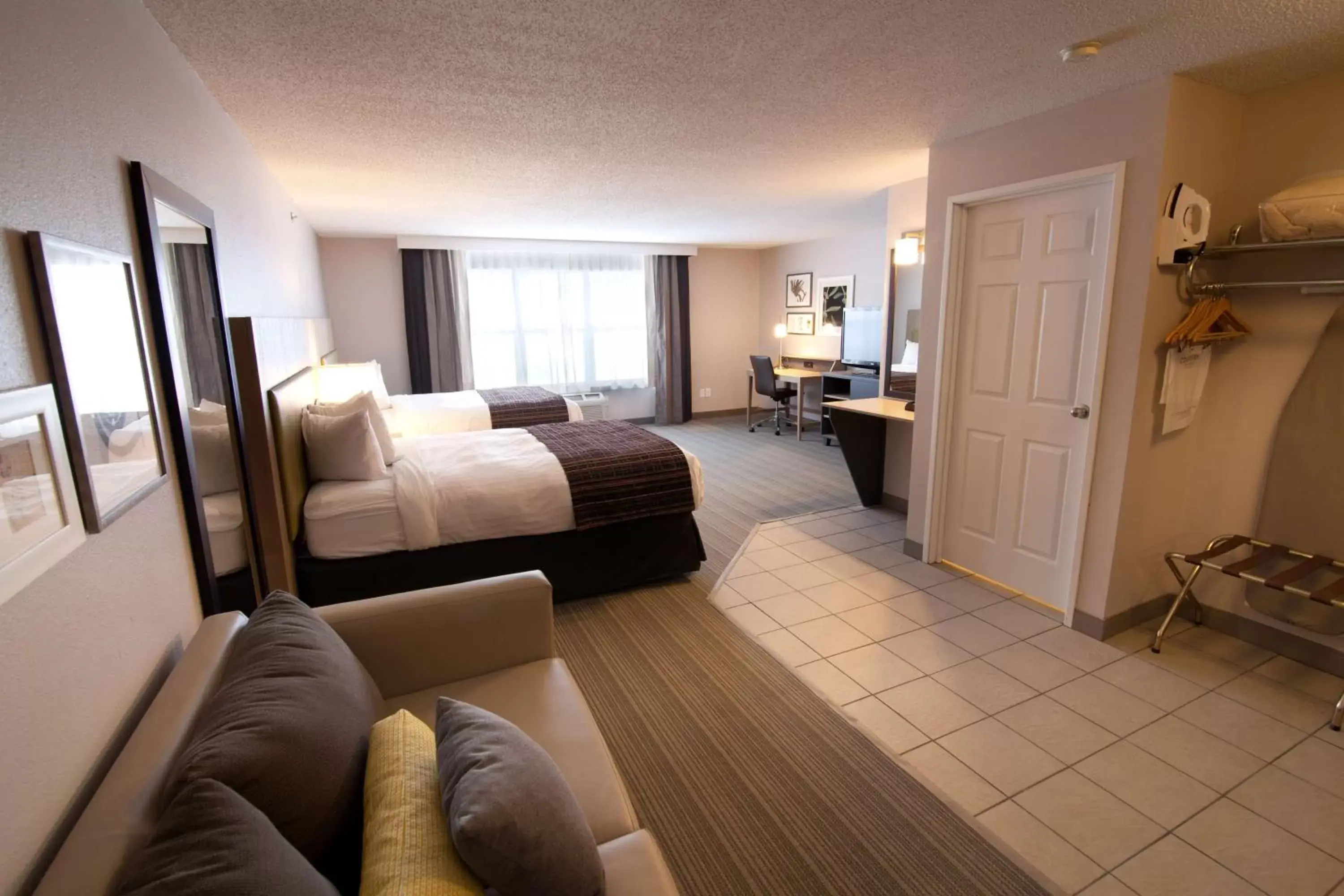 Photo of the whole room, Bed in Country Inn & Suites by Radisson, Decorah, IA