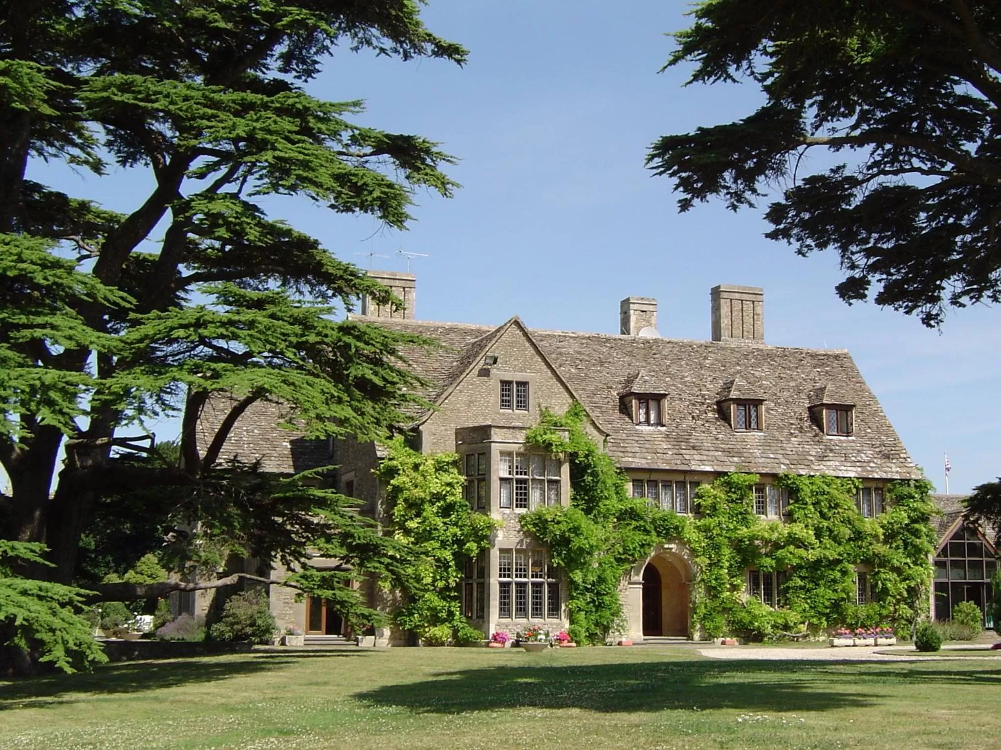 Facade/entrance in Stanton House Hotel