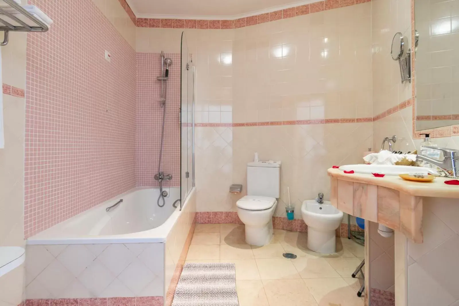 Bathroom in Hotel Dom Vasco