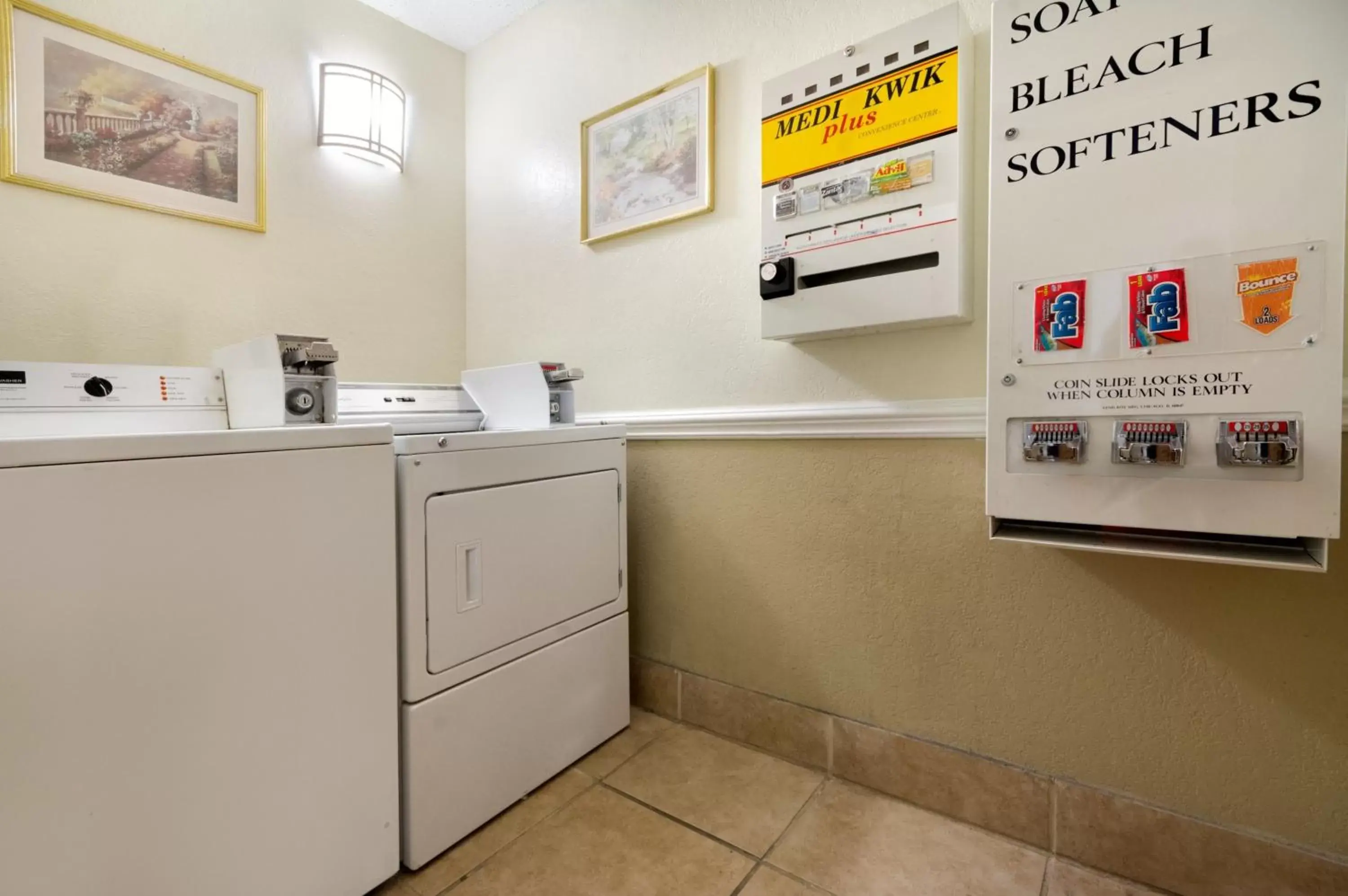 Decorative detail, Kitchen/Kitchenette in Super 8 by Wyndham Charlotte University