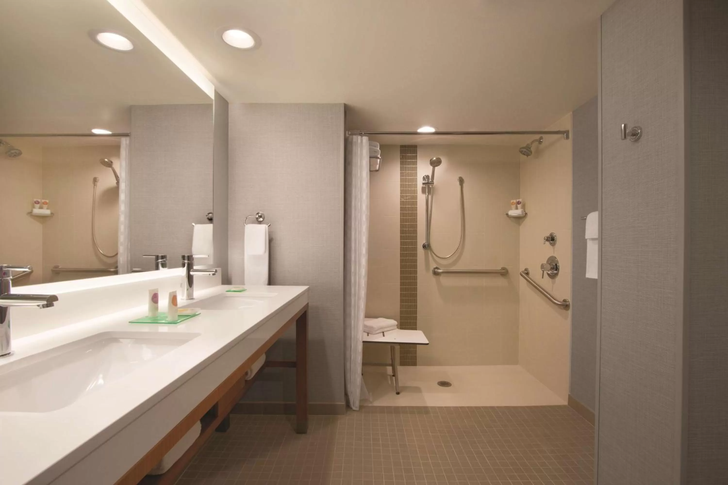 Bathroom in Hyatt Place Chicago O'Hare Airport