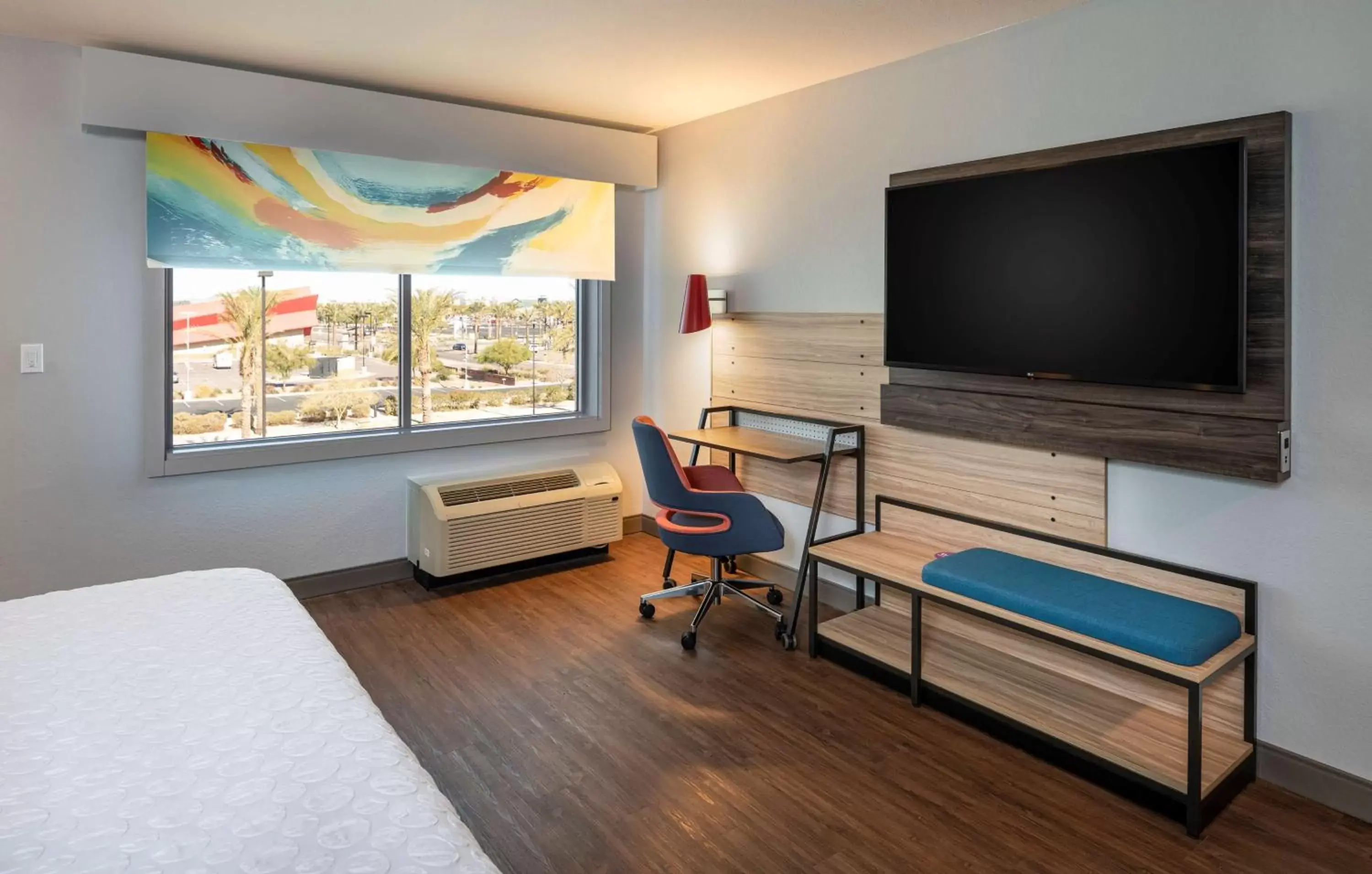 Bedroom, TV/Entertainment Center in Tru By Hilton Phoenix Glendale Westgate