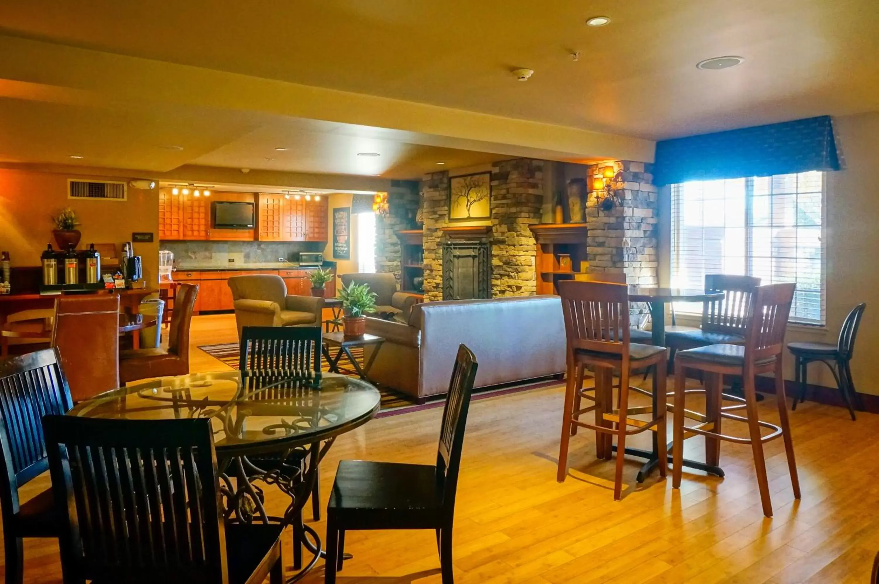 Restaurant/Places to Eat in Larkspur Landing Pleasanton-An All-Suite Hotel