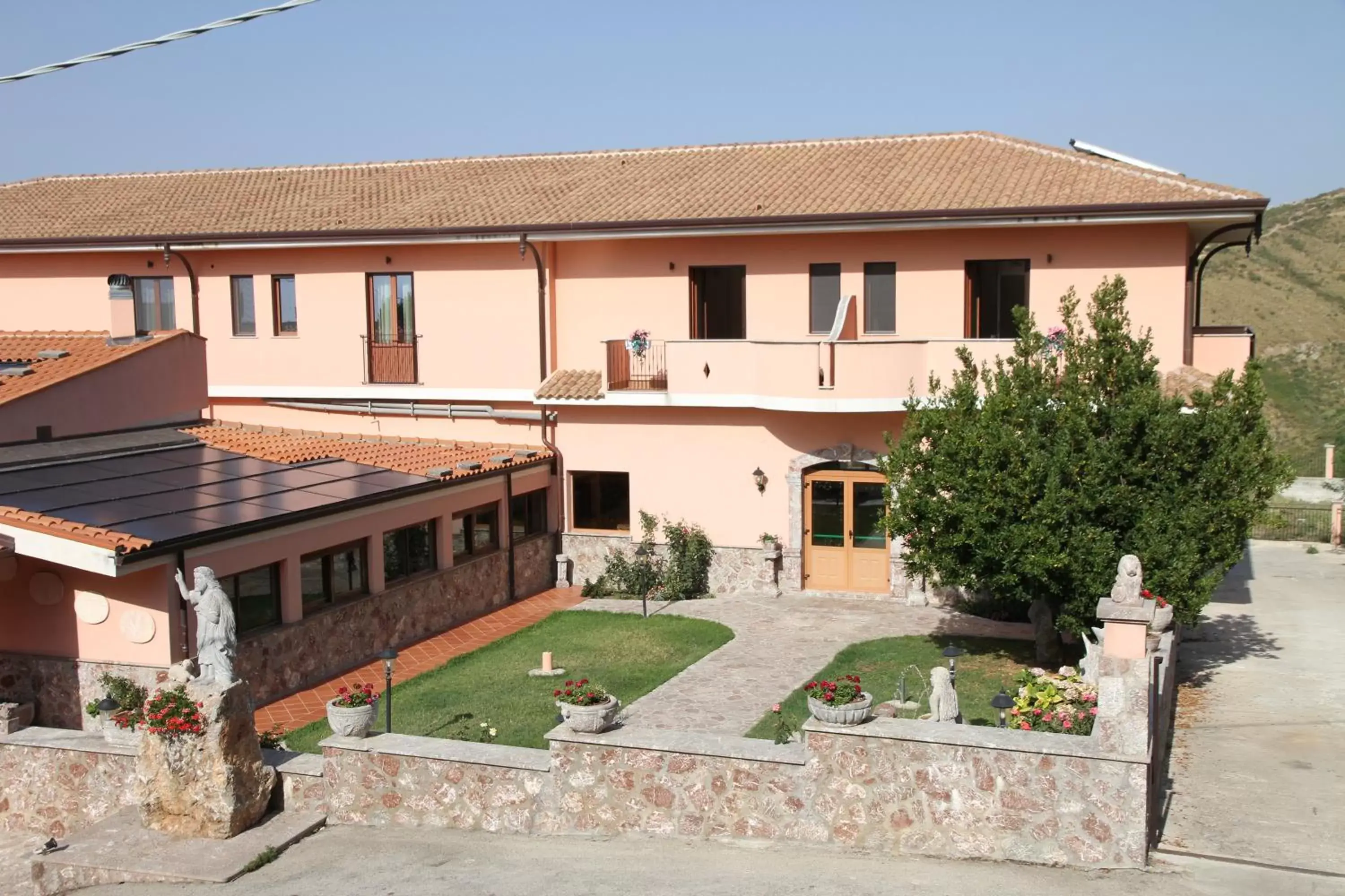 Property Building in Monte San Giovanni-Nebrodi Rooms
