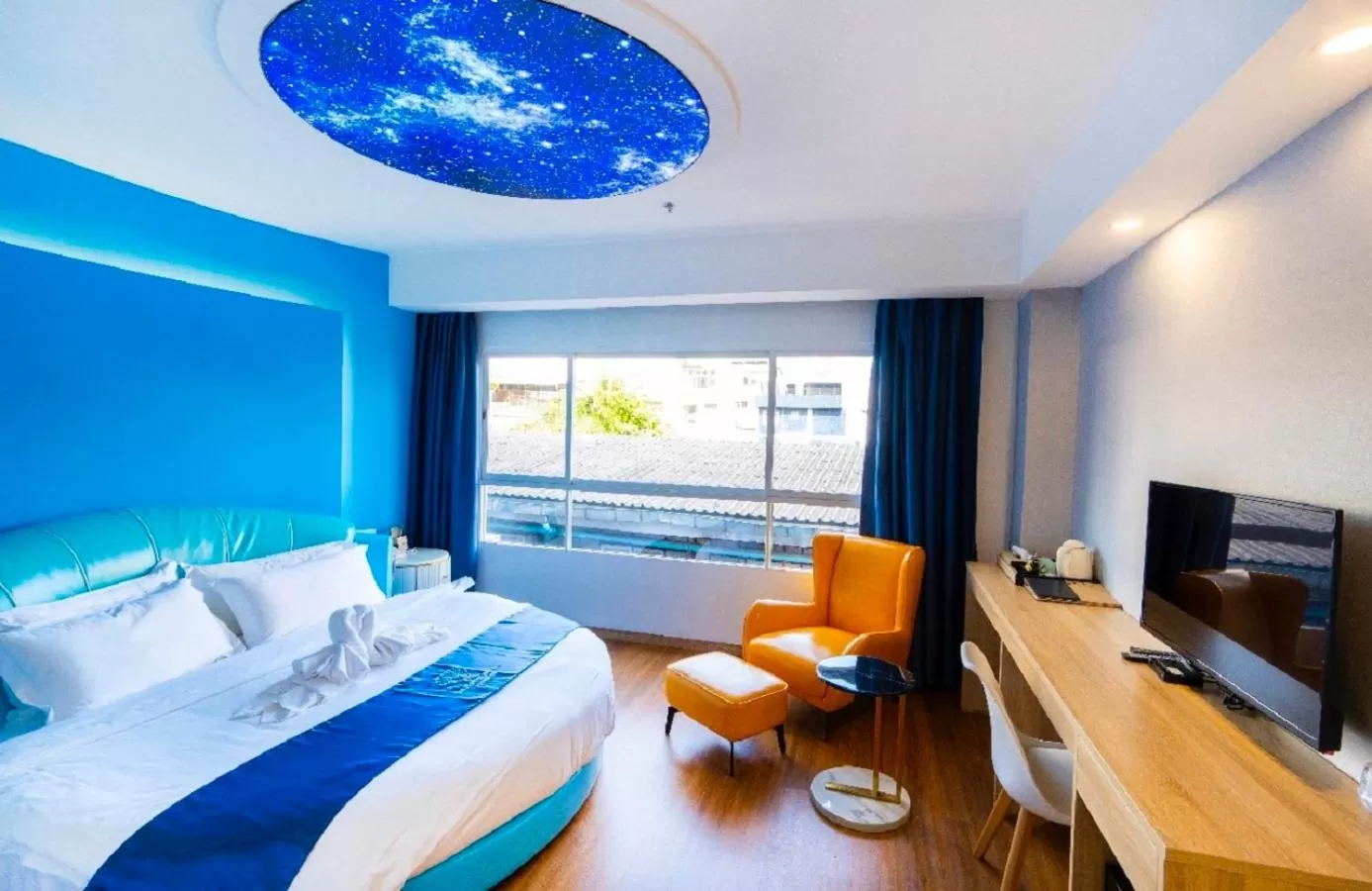 TV and multimedia, Bed in Sapphire Hotel Silom Bangkok