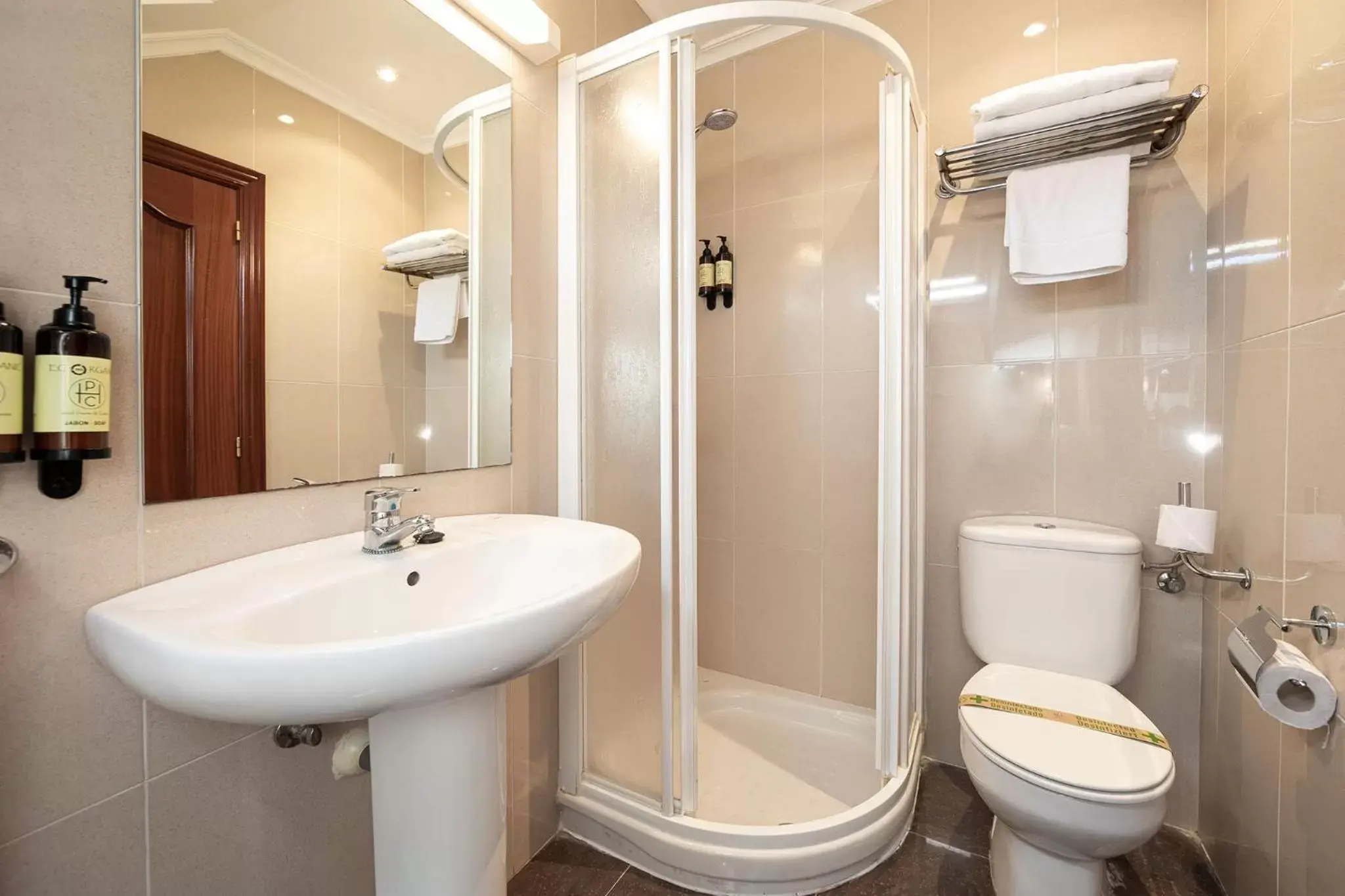 Bathroom in Hotel Puerto de Candás