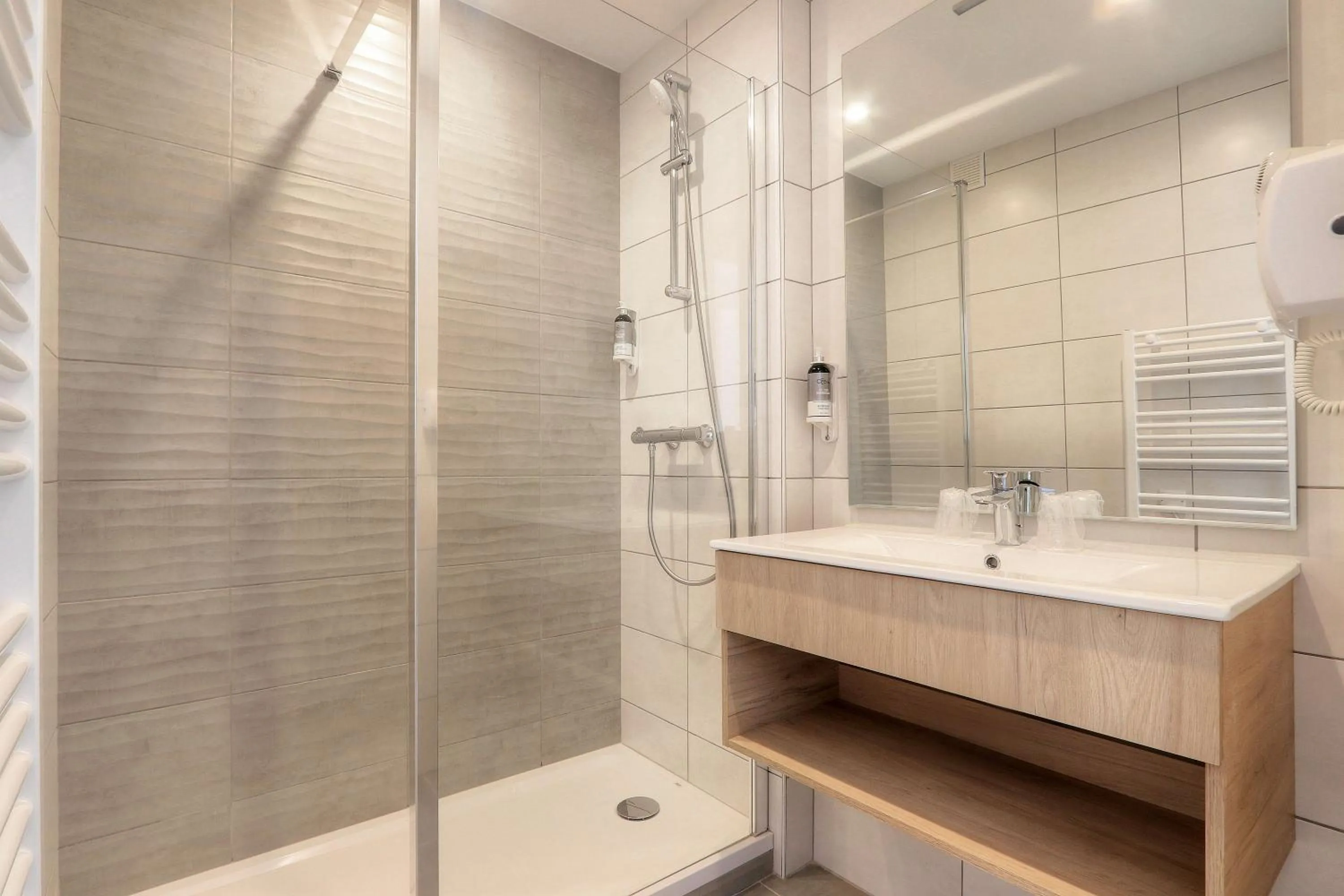 Bathroom in Best Western Hôtel Le Bellevue Quiberon