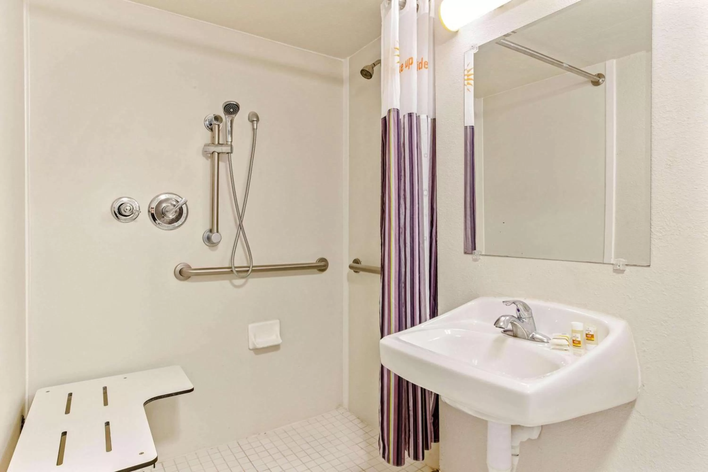 Shower in La Quinta by Wyndham Pinellas Park St Peterburg Clearwater