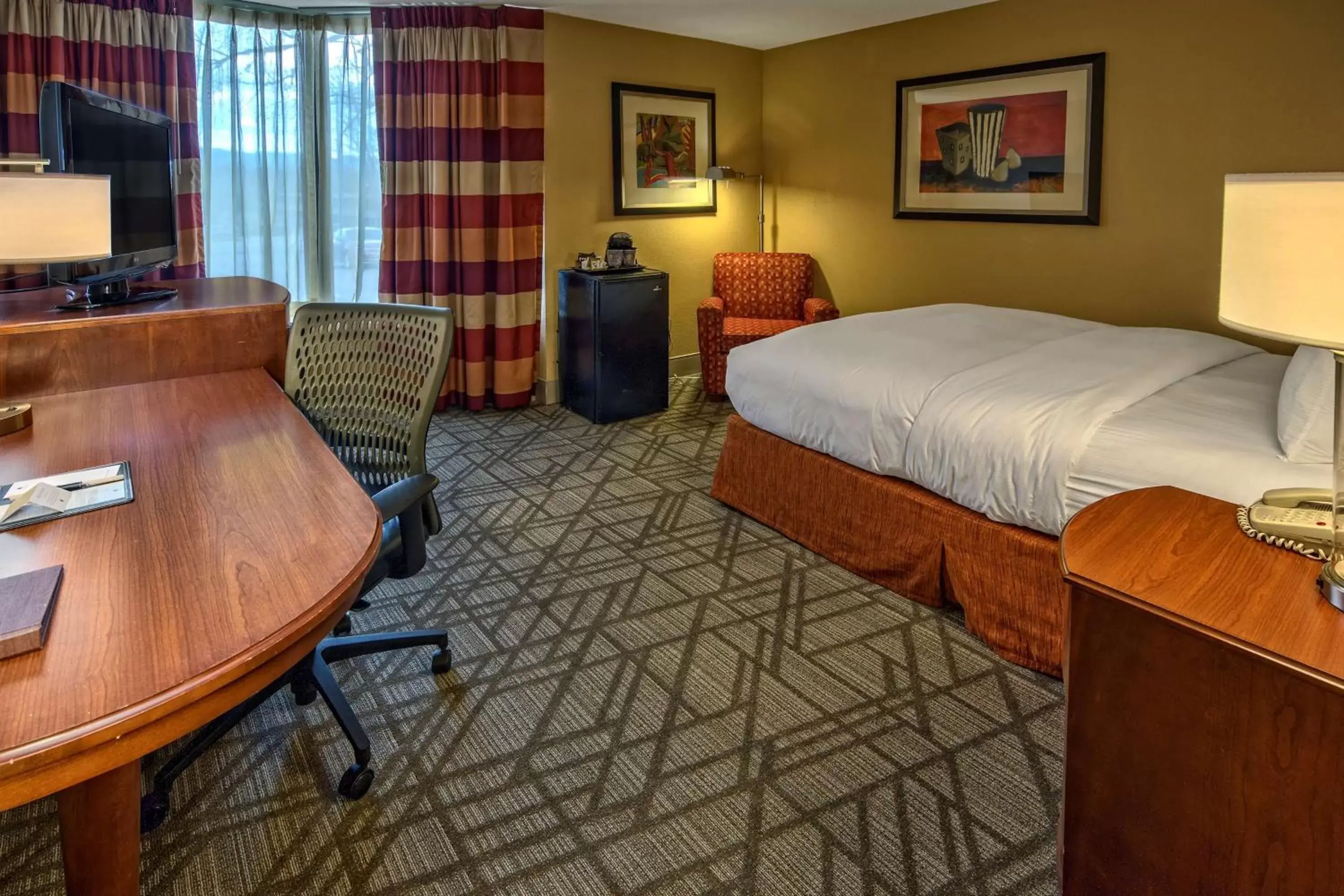 Bedroom, Bed in DoubleTree by Hilton Hotel Oak Ridge - Knoxville