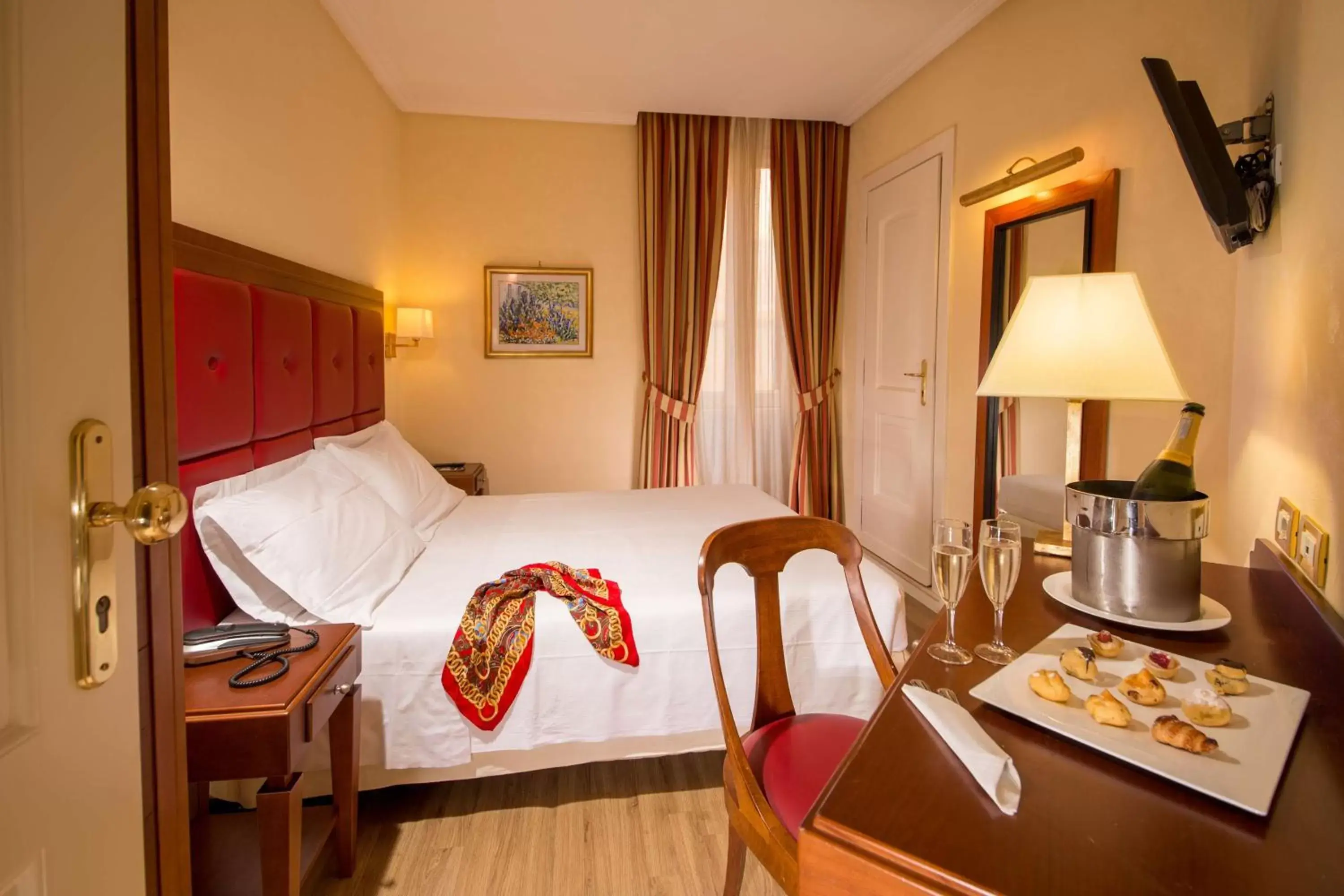 Bedroom, Bed in Best Western Hotel Astrid