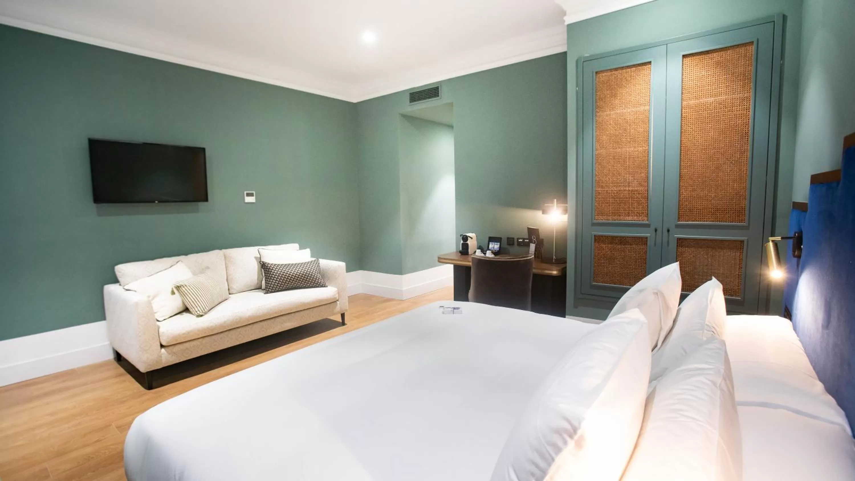 TV and multimedia, Bed in Soho Boutique Congreso