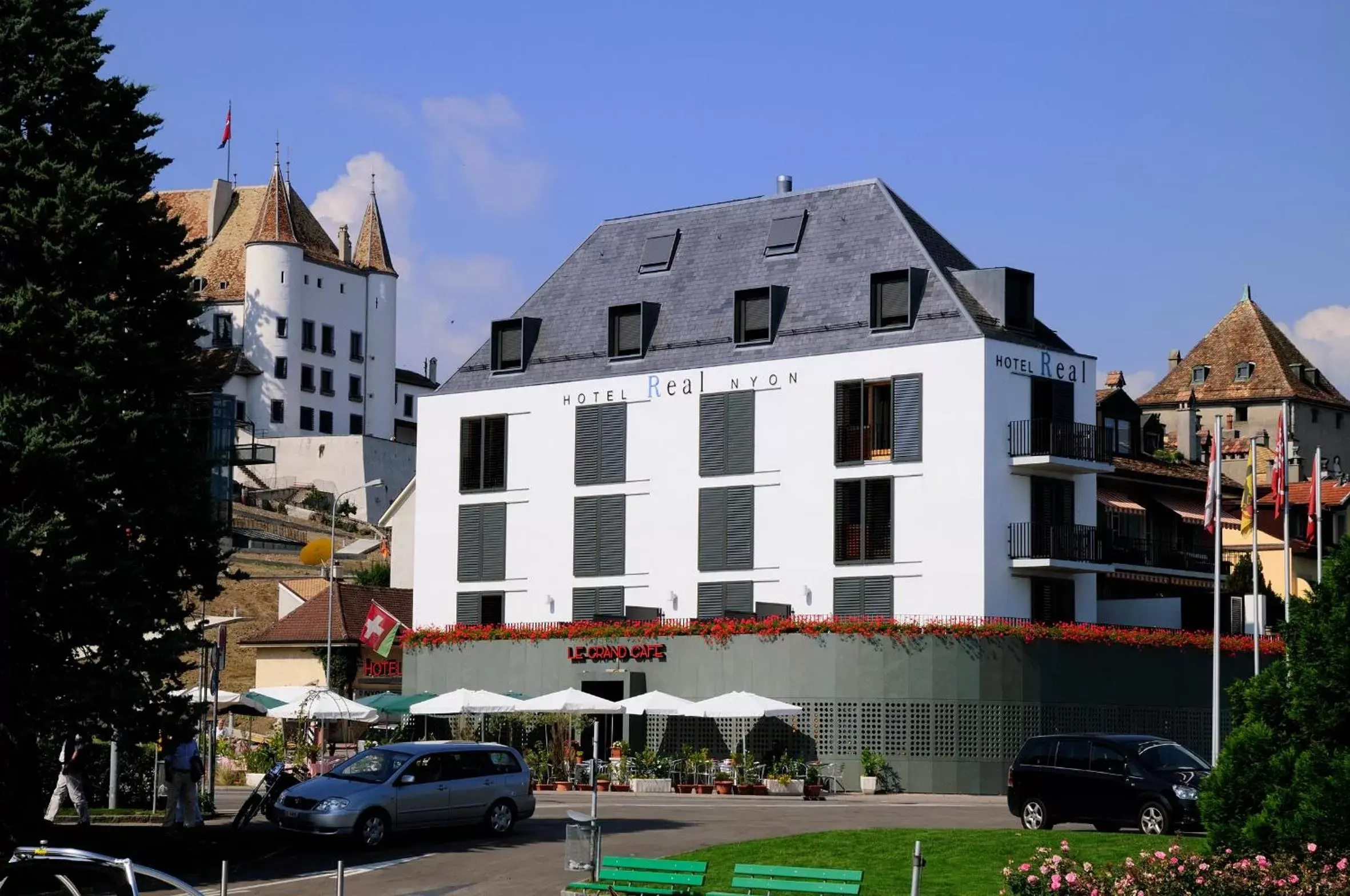 Facade/entrance, Property Building in Hôtel Real