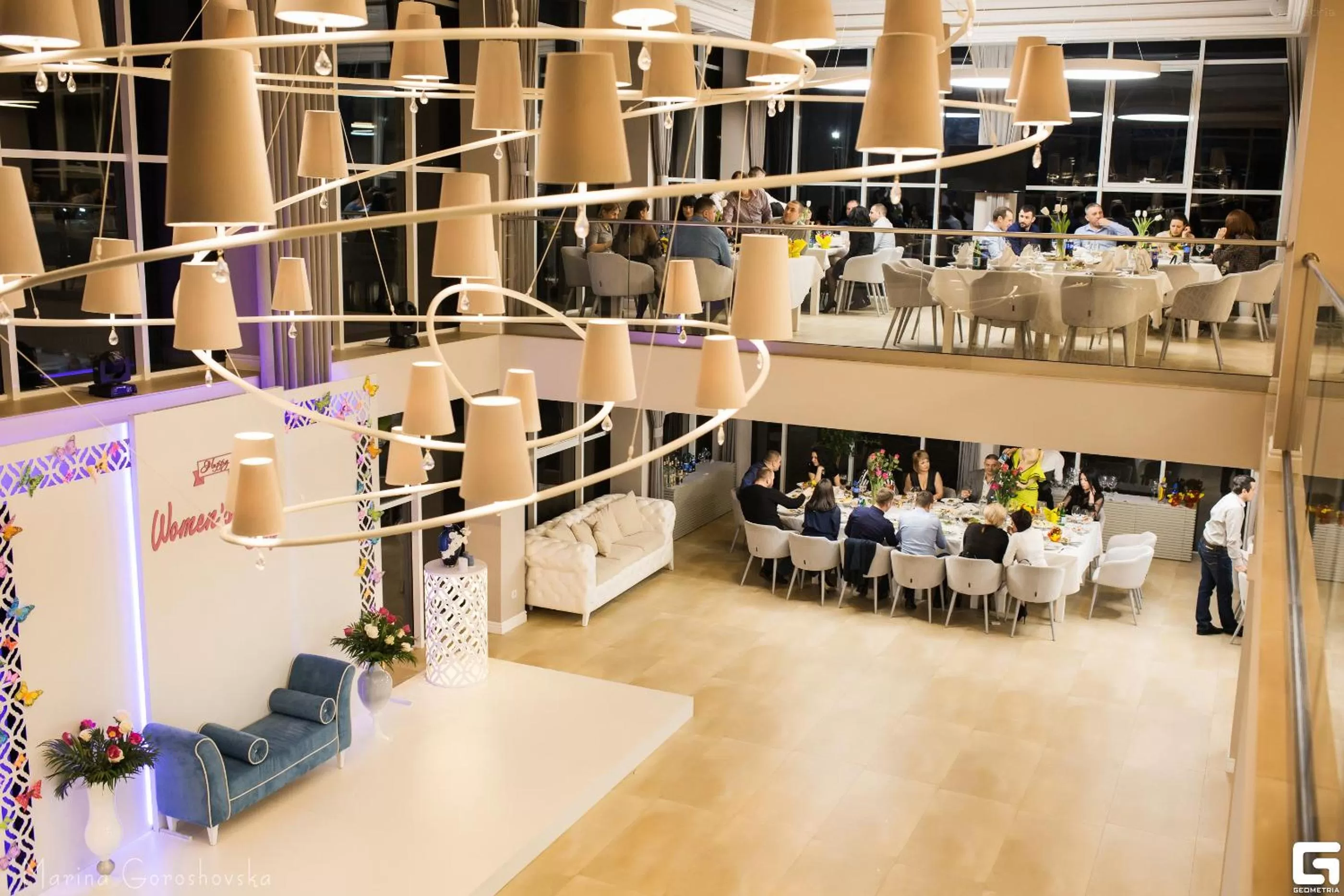 Restaurant/places to eat in Rivoli Hotel