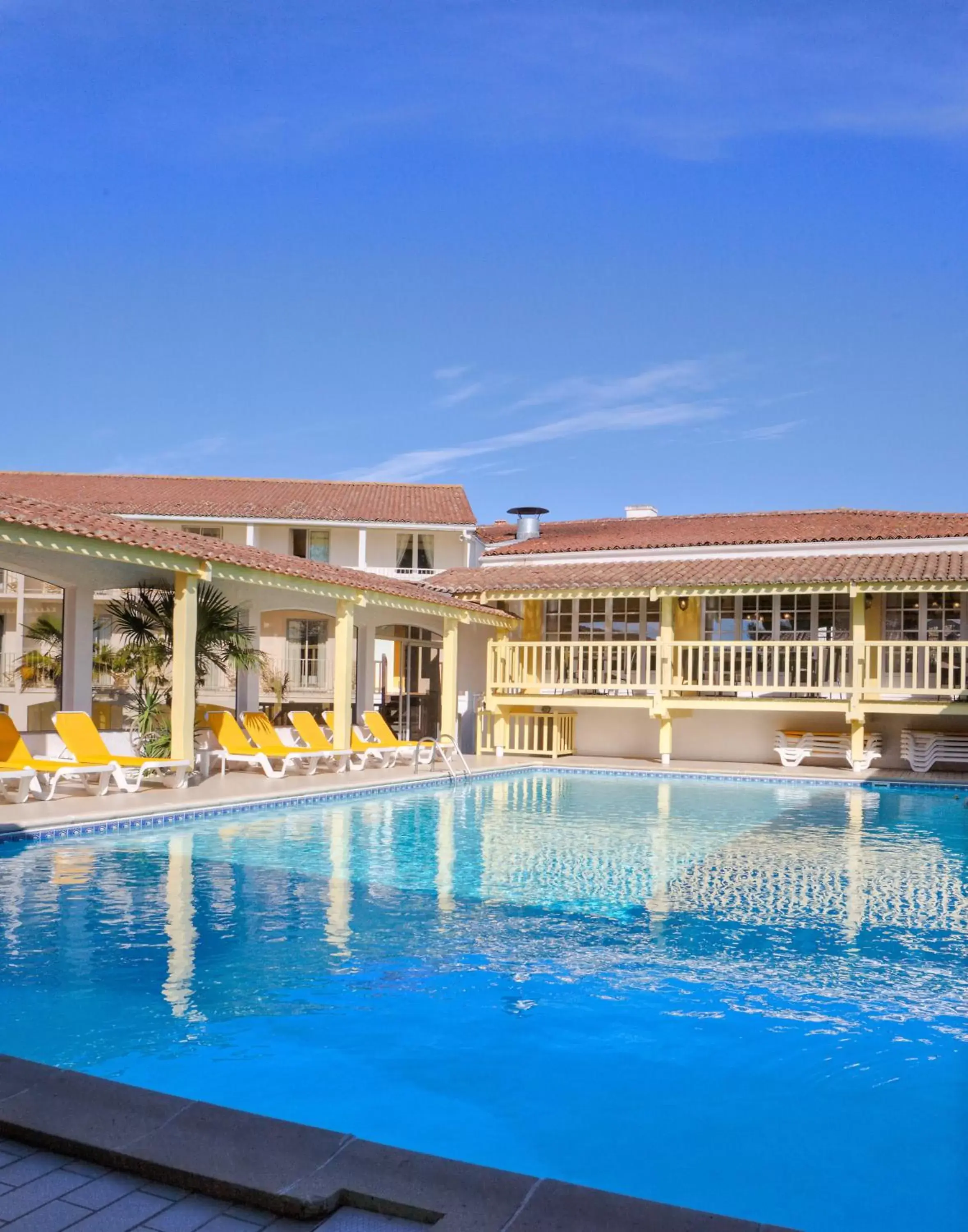 Swimming Pool in Hotel et Spa Les Cleunes Oléron