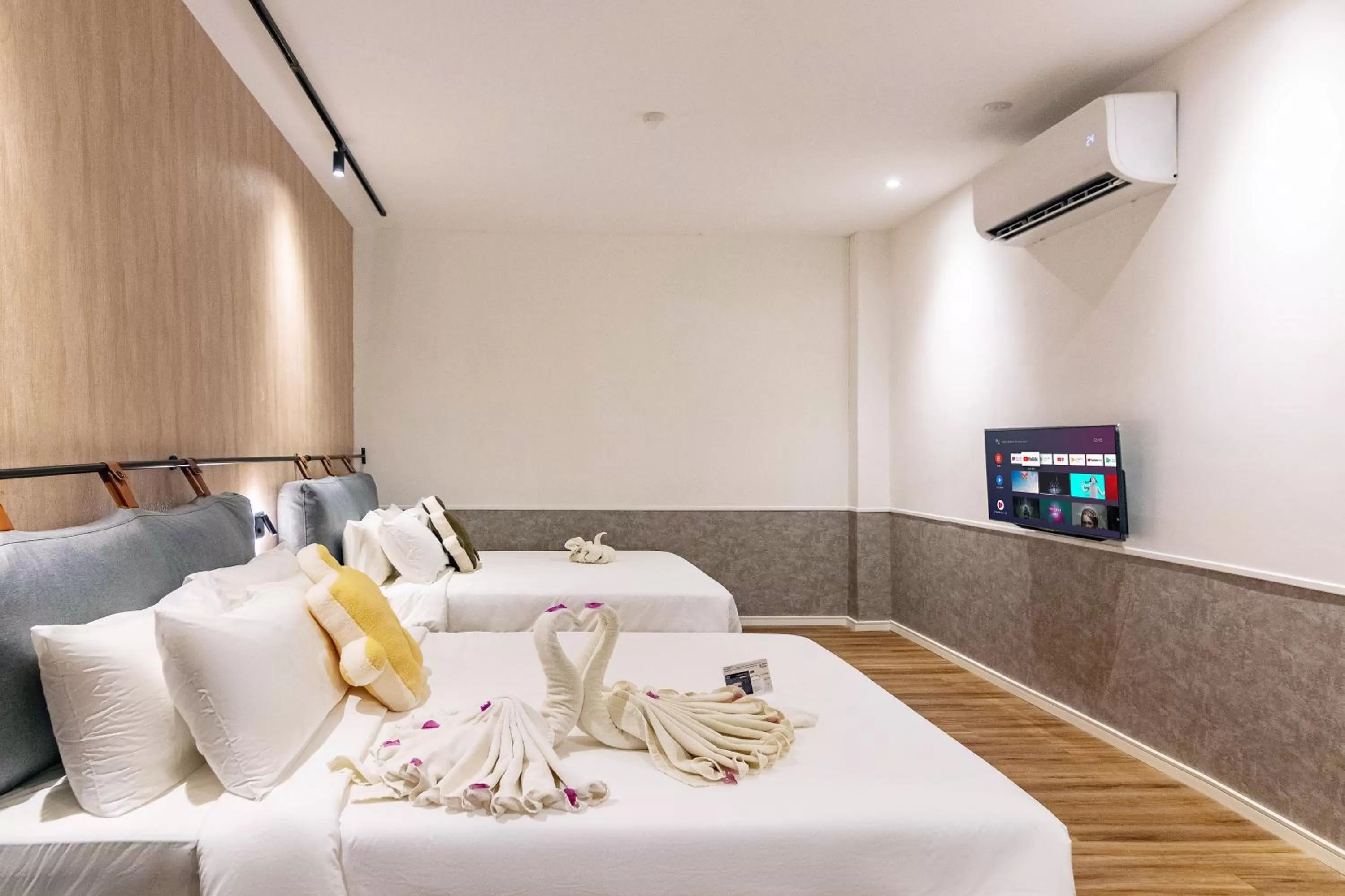 Photo of the whole room, Bed in Bagan Suite