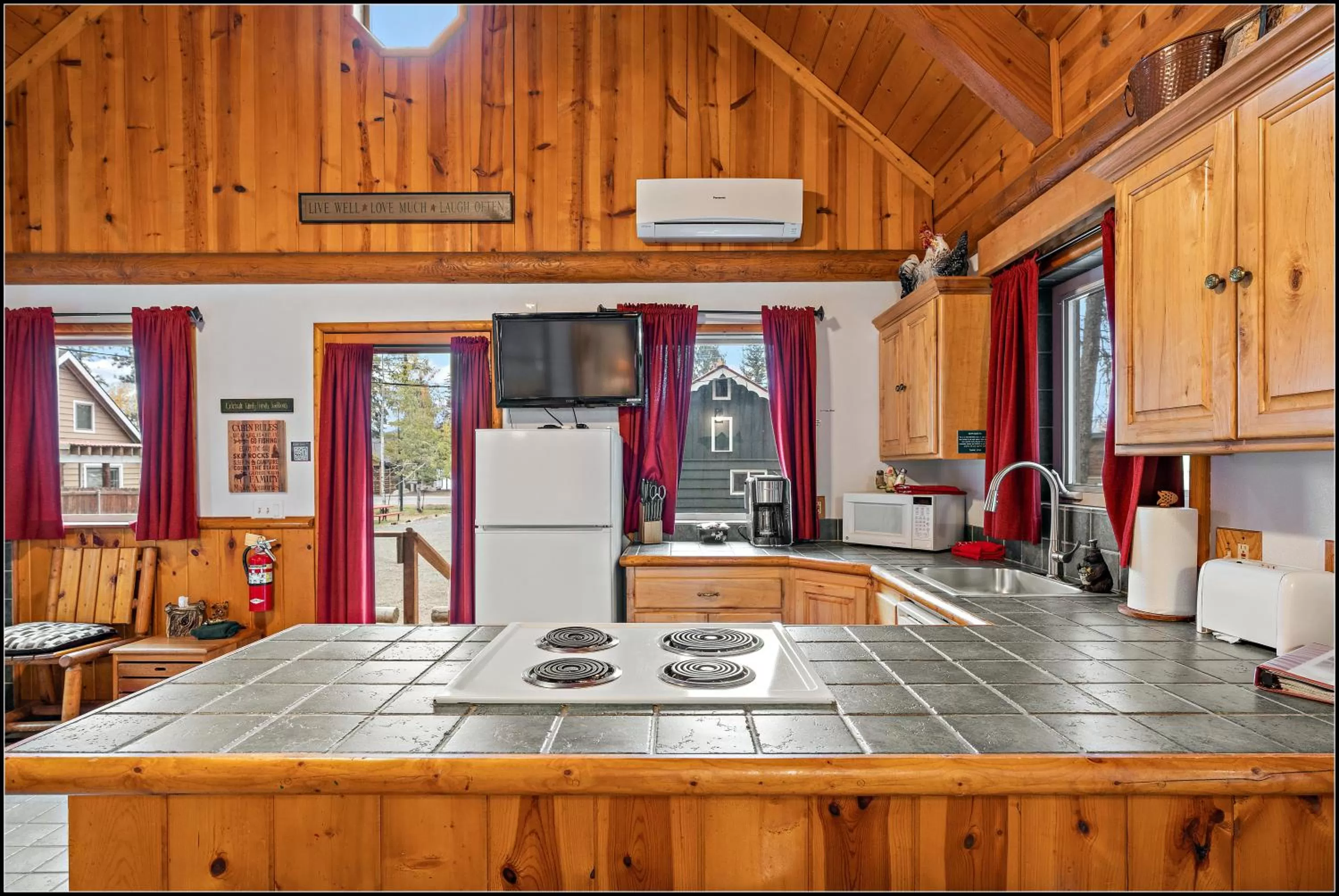 Kitchen or kitchenette in Brundage Bungalows