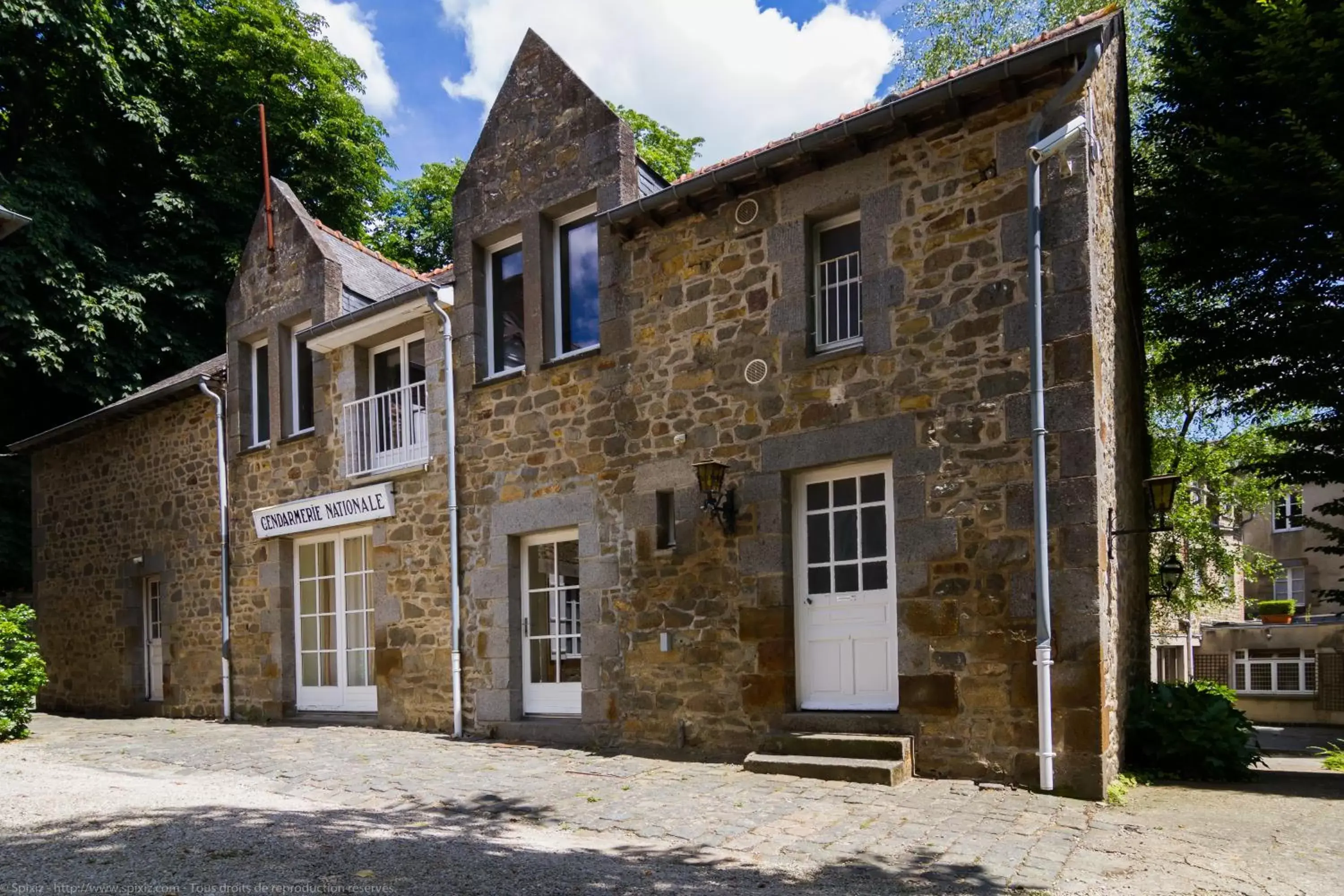 Property Building in Logis Hotel Du Chateau