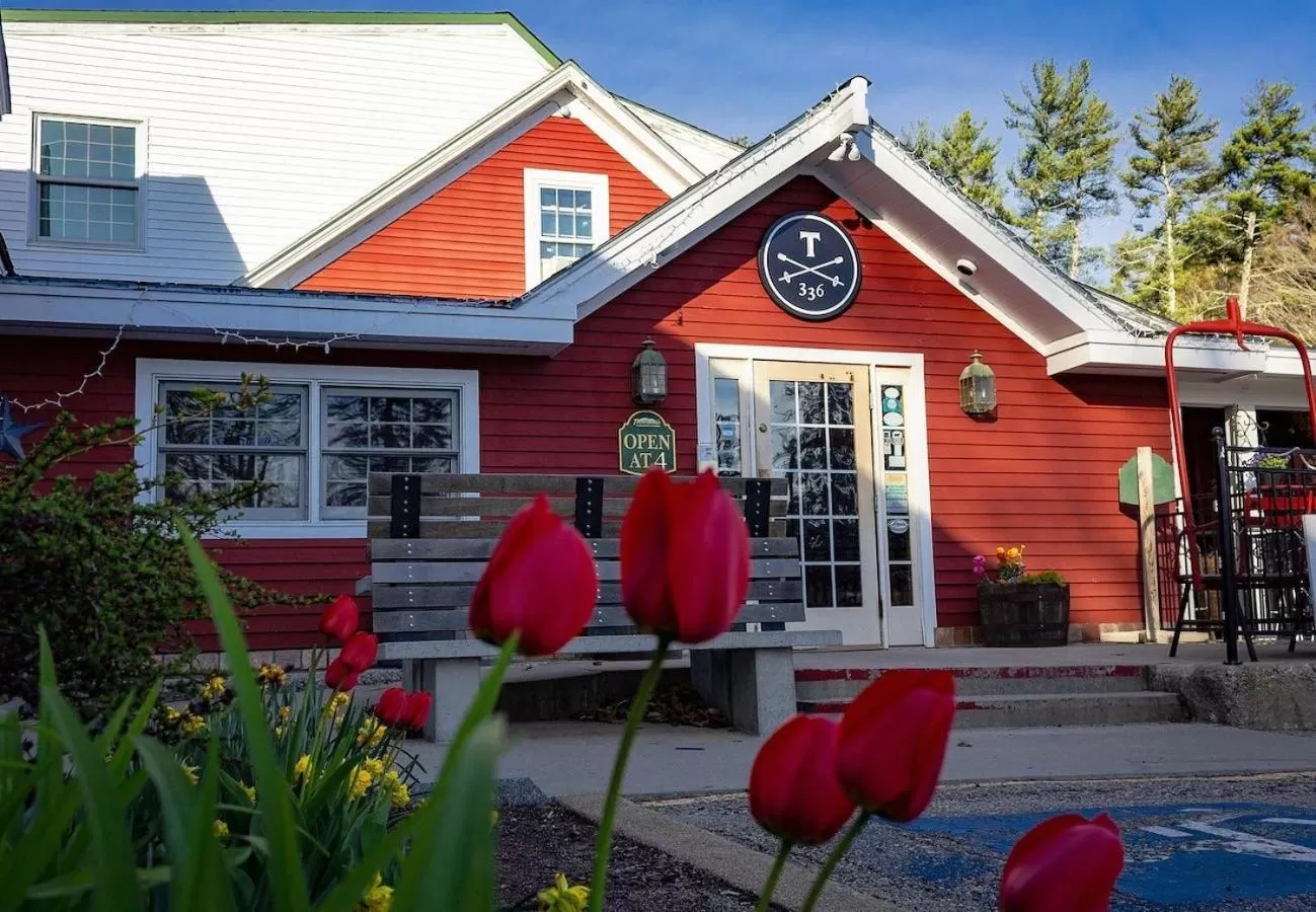 Restaurant/places to eat in New England Inn & Lodge