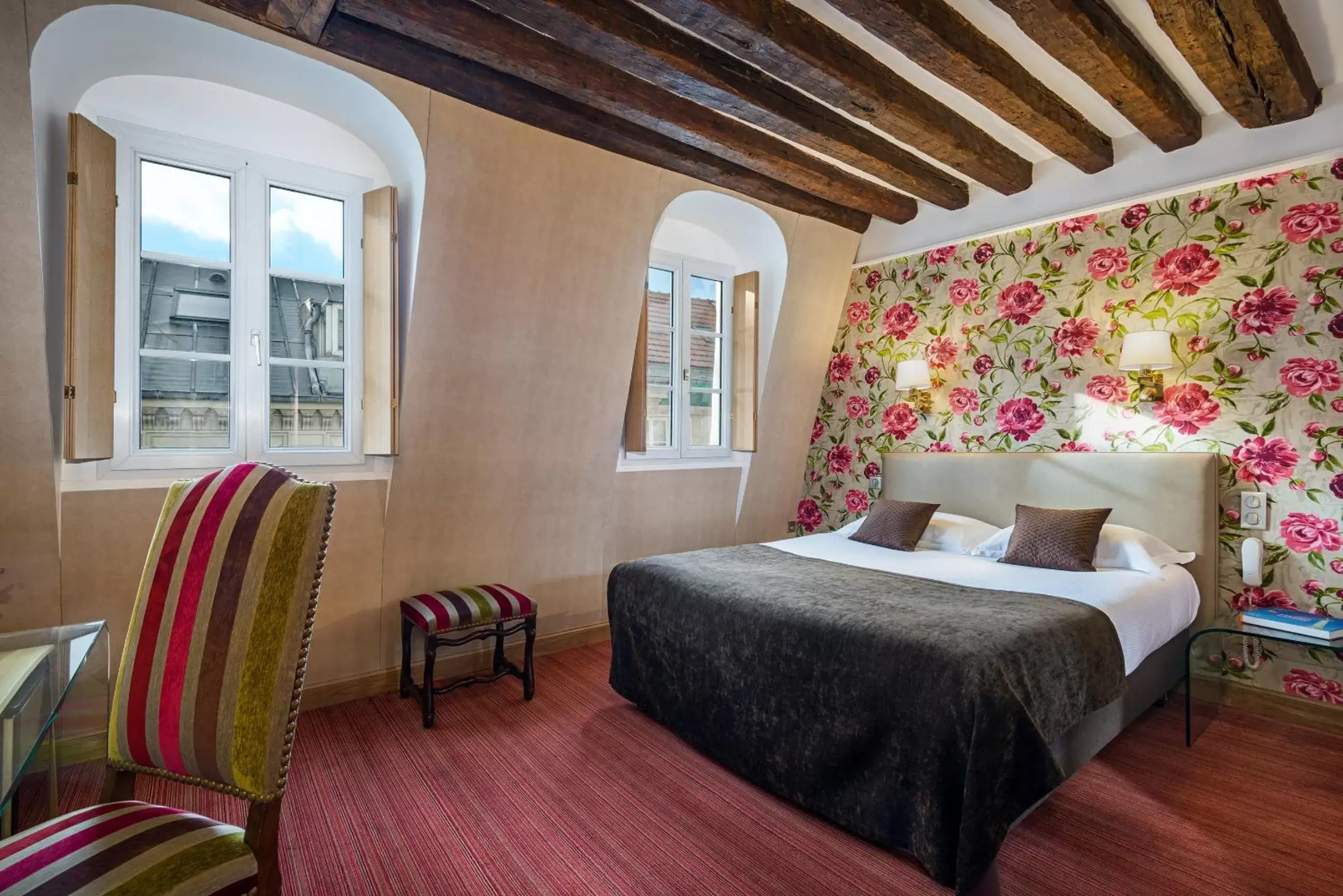 Photo of the whole room, Bed in Hôtel Saint-Paul Rive-Gauche
