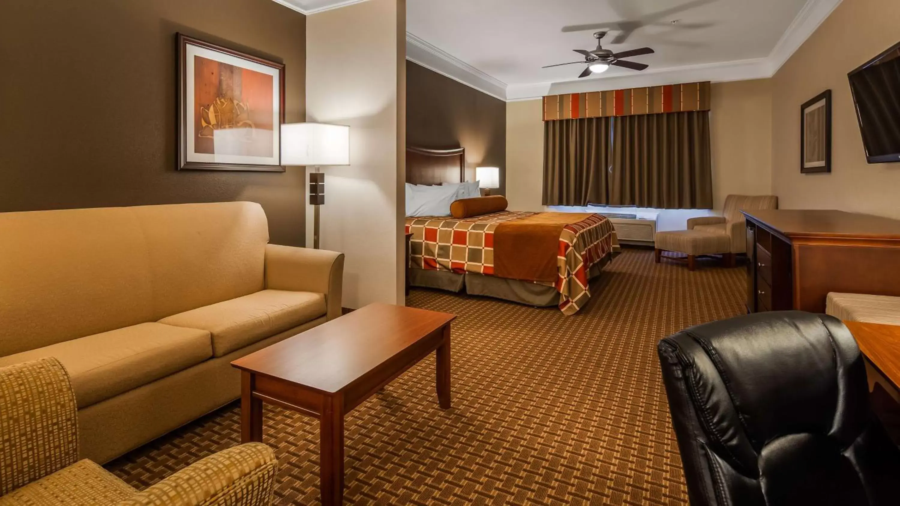 Photo of the whole room, Seating Area in Best Western Plus Easton Inn & Suites