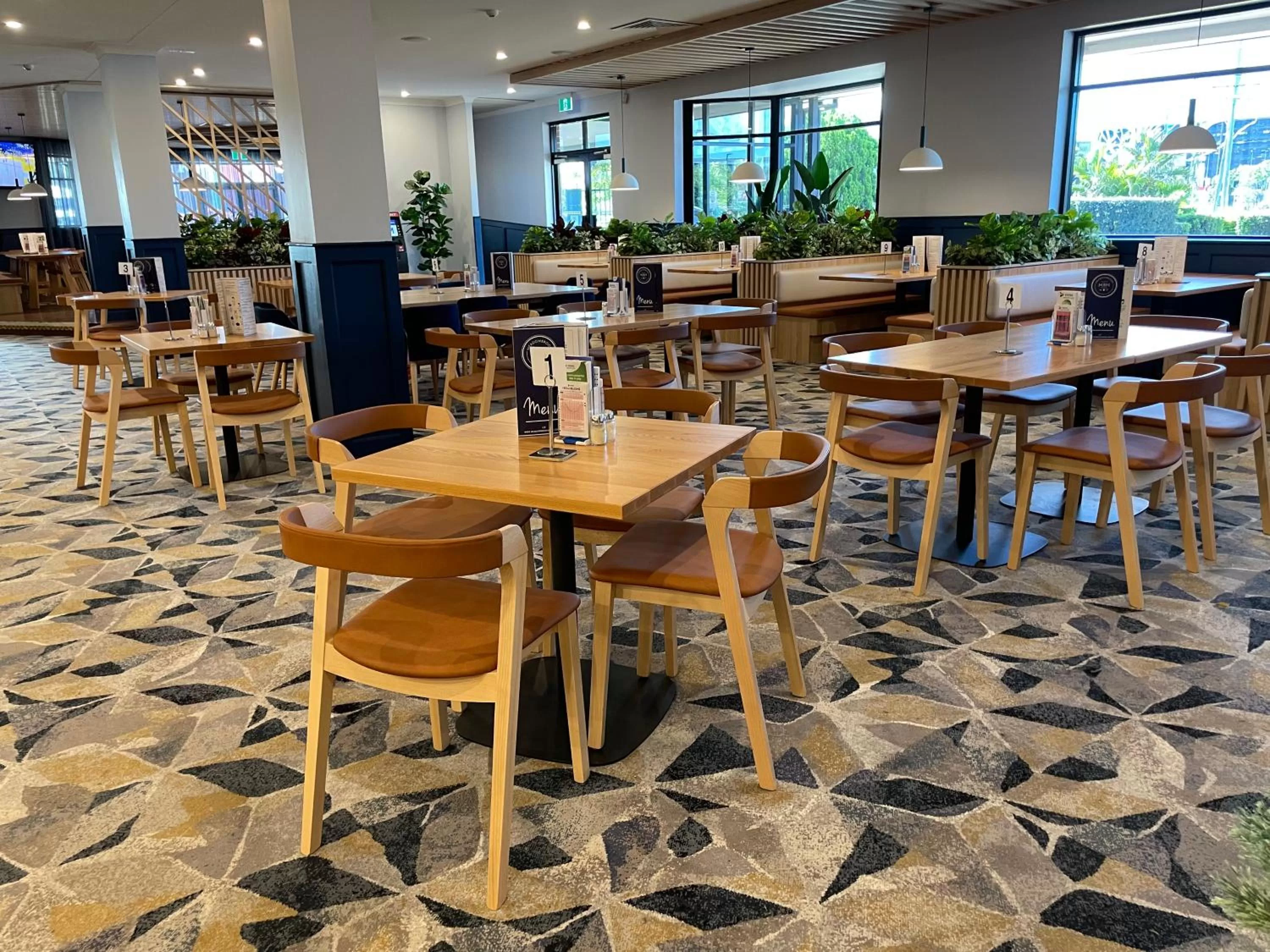 Restaurant/places to eat in Meadowbrook Hotel Brisbane