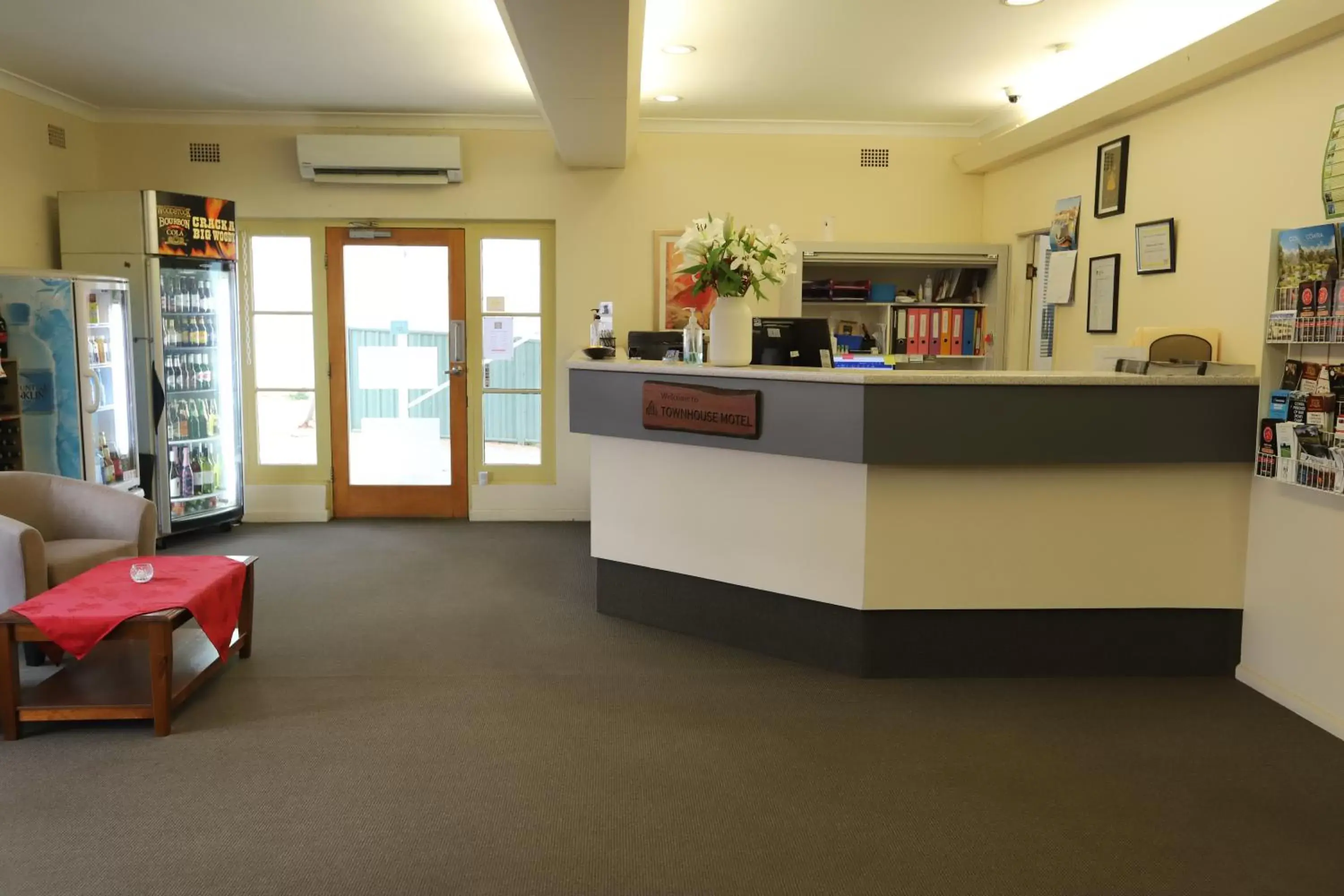 Text overlay, Lobby/Reception in Townhouse Motel Cowra
