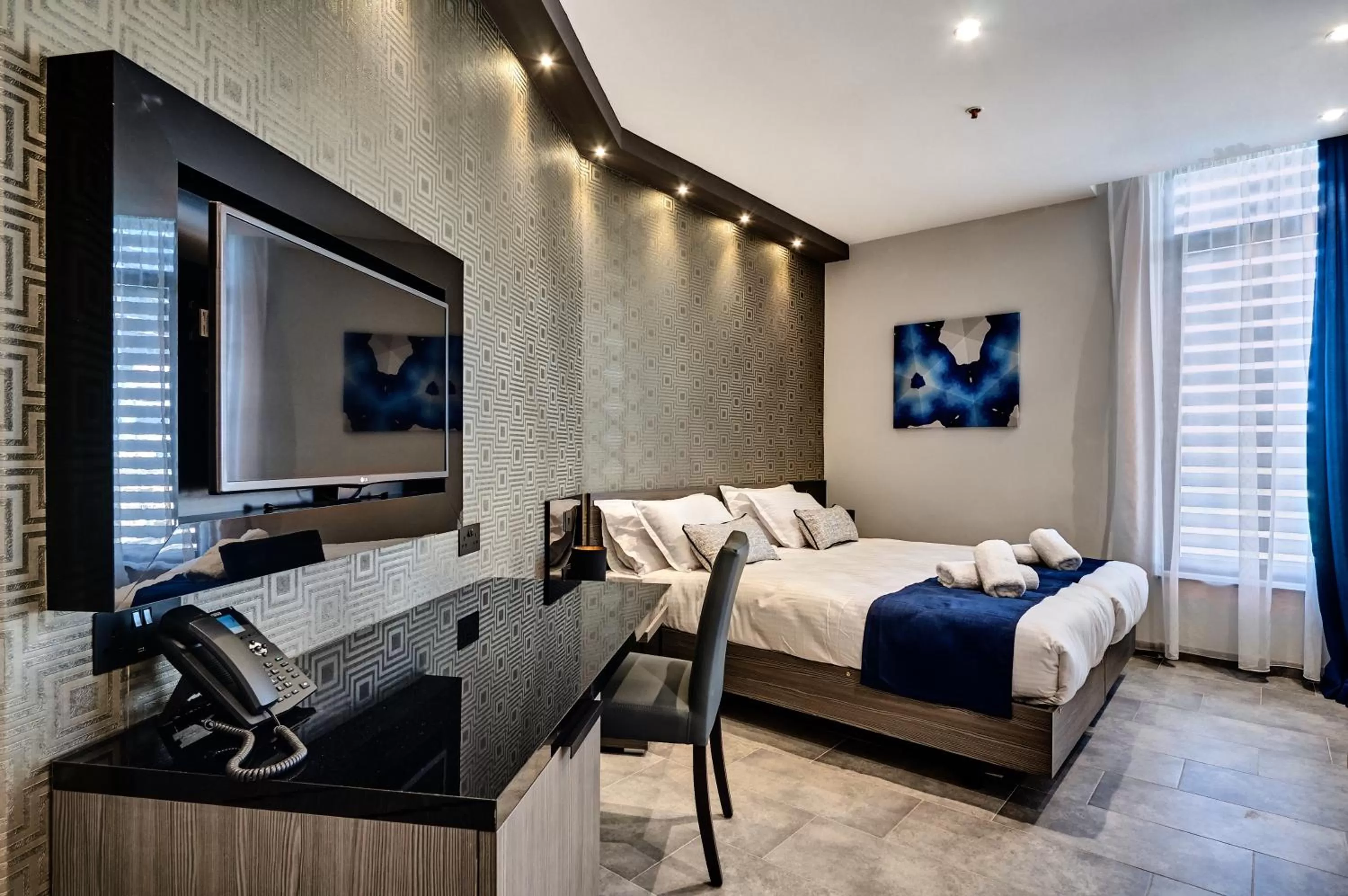 Bedroom, Bed in The District Hotel