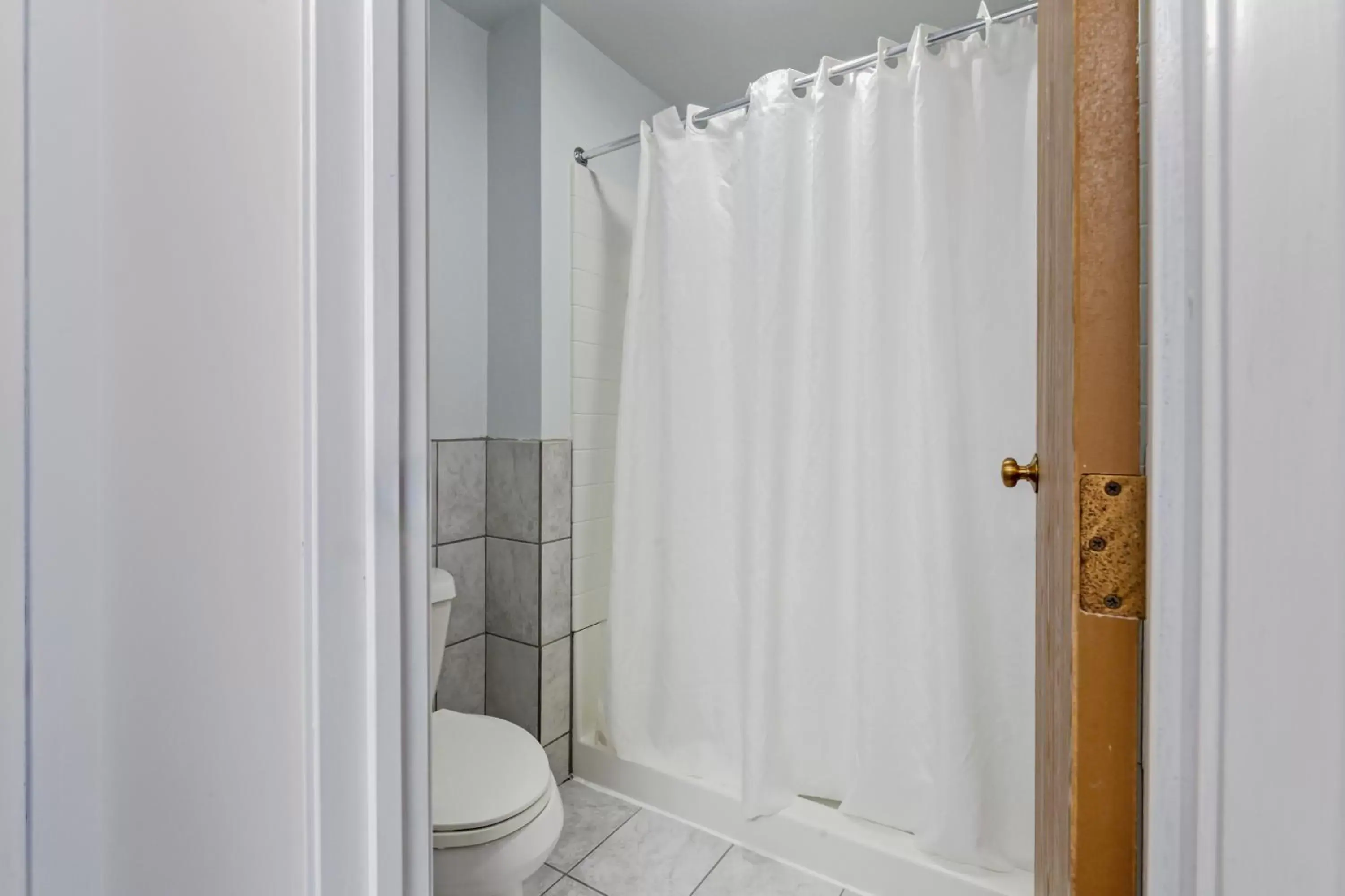 Shower, Bathroom in Atlantis Family Waterpark Hotel