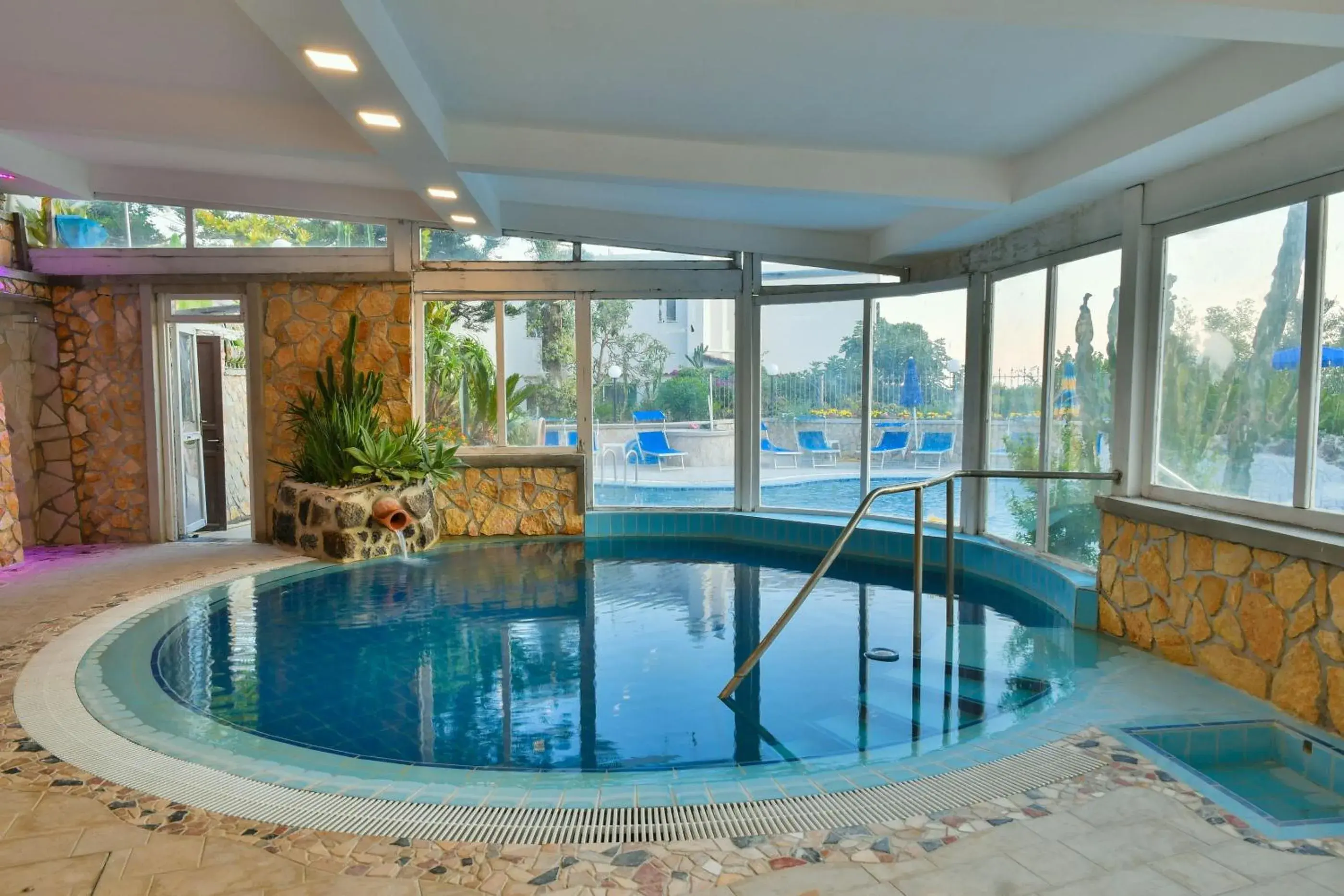 Swimming Pool in Hotel Terme Saint Raphael