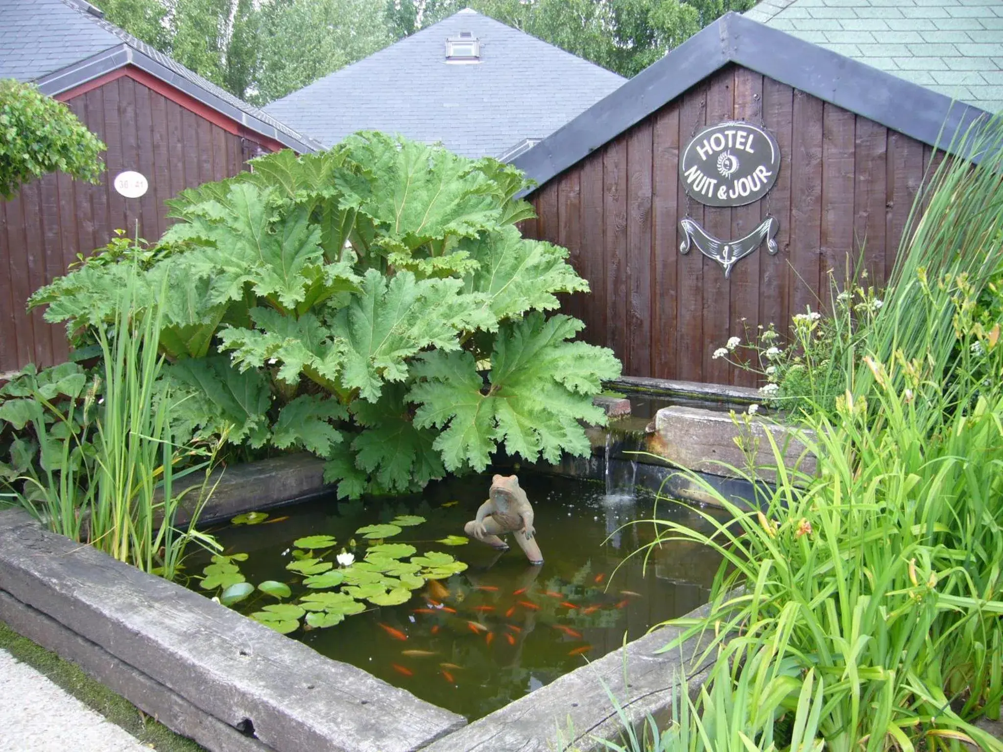 Garden in Hotel Nuit Et Jour - La Maison de Lucile