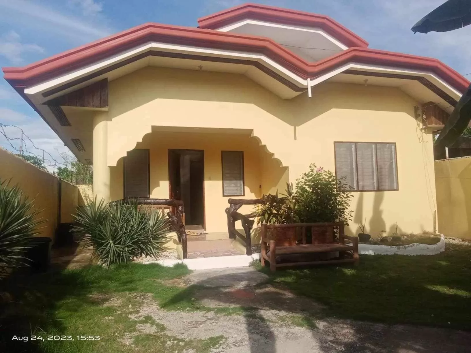 Family Bungalow in Pescador View - Beachfront ,Extensions & nearby the Ocean Hostels & Restaurant Moalboal