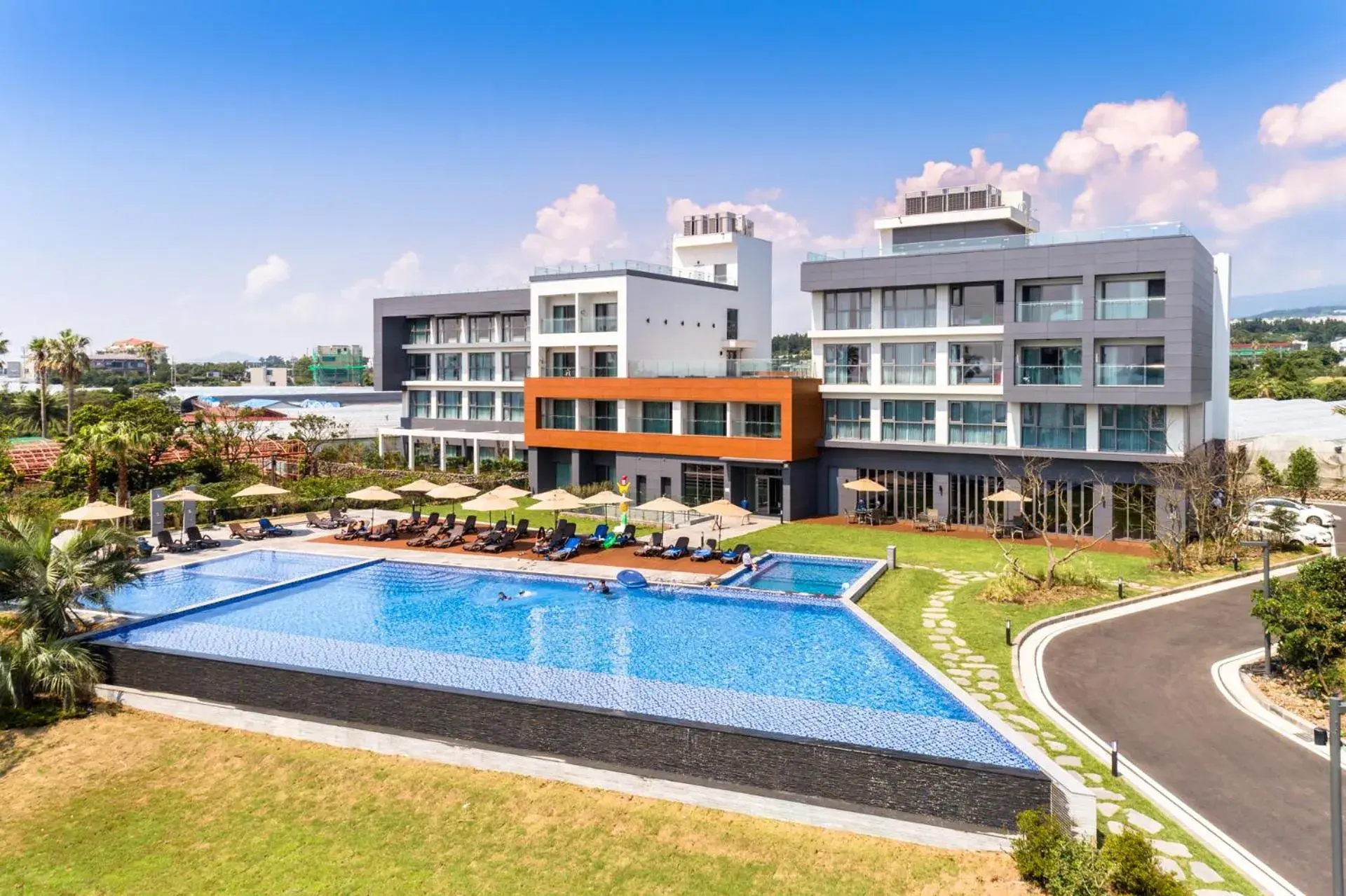 Property building, Swimming Pool in Hotel Sumorum
