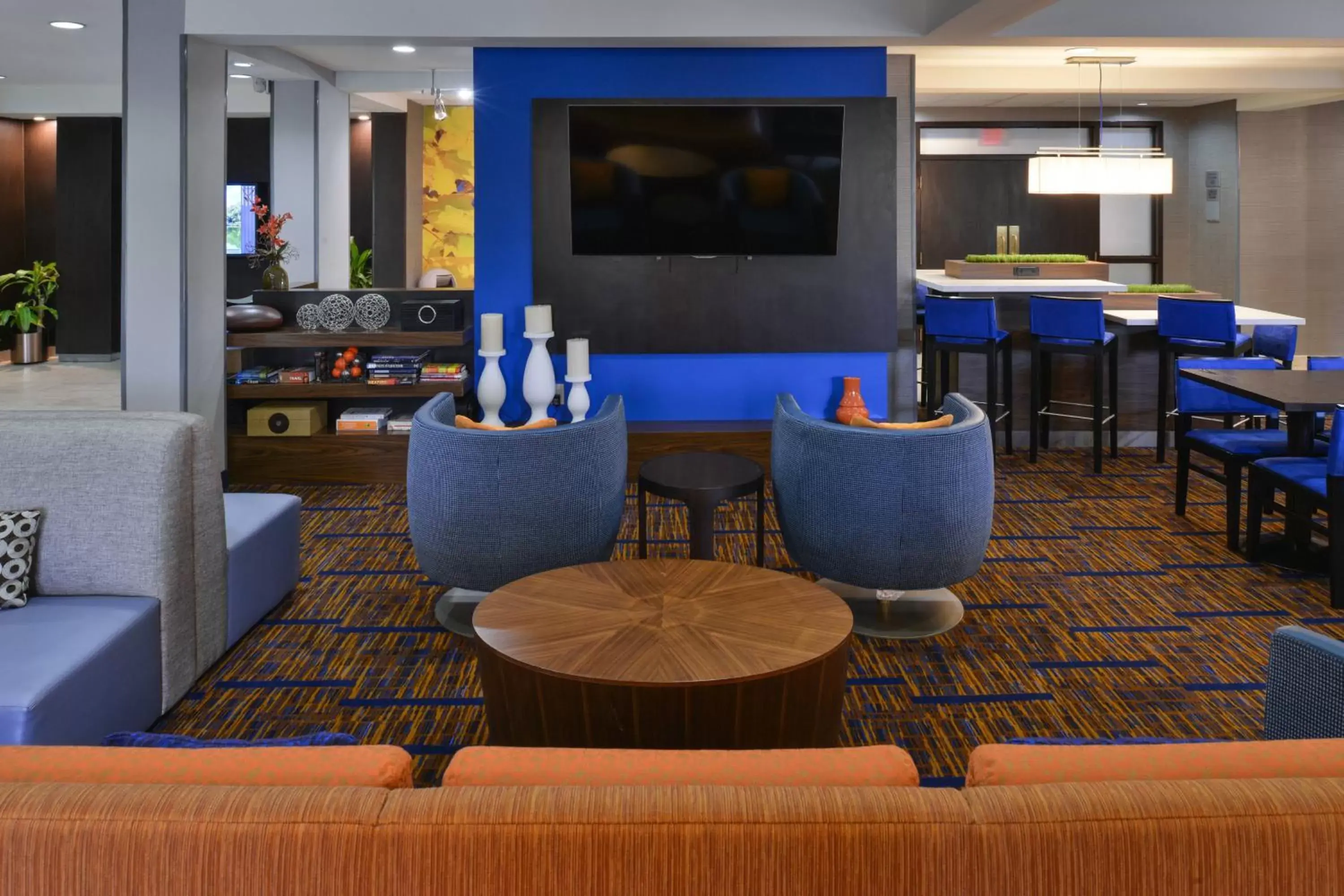 Lobby or reception, Lounge/Bar in Courtyard Atlanta Suwanee